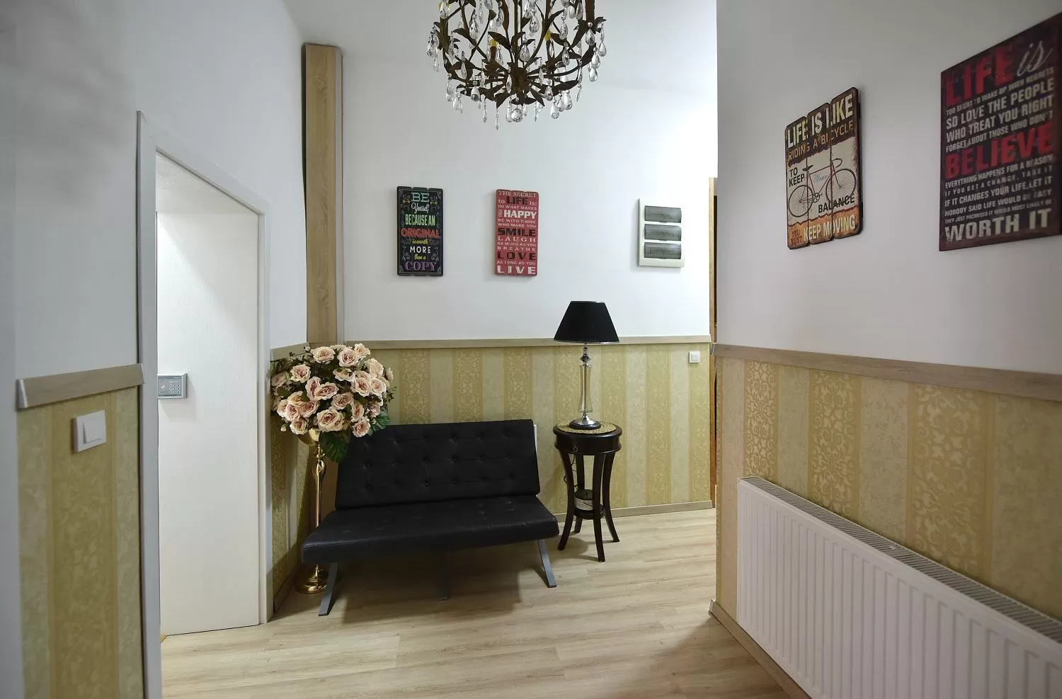 Villa Nina Hotel & Lounge bar