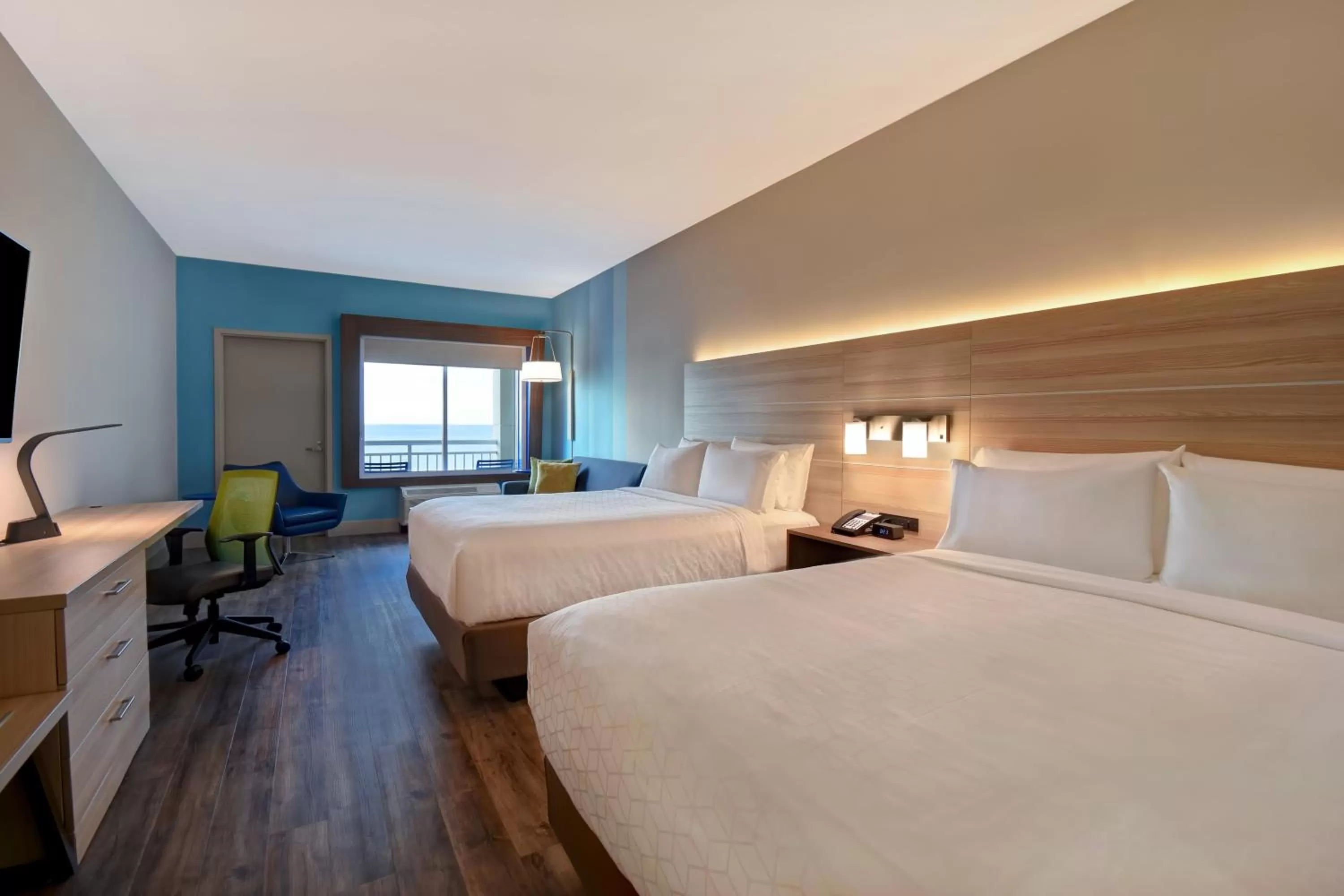 Photo of the whole room, Bed in Holiday Inn Express & Suites - Galveston Beach by IHG