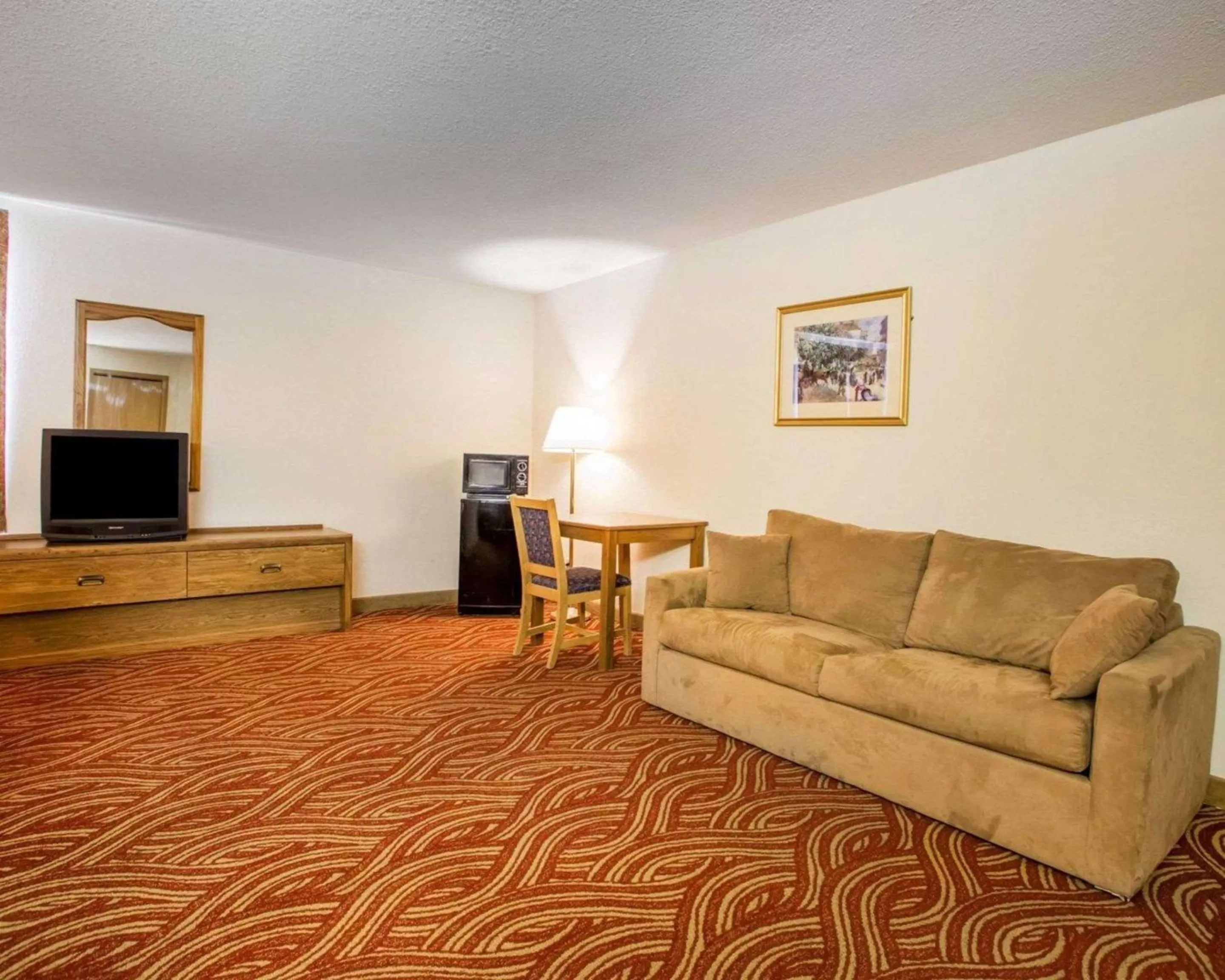 Photo of the whole room in University Inn & Suites