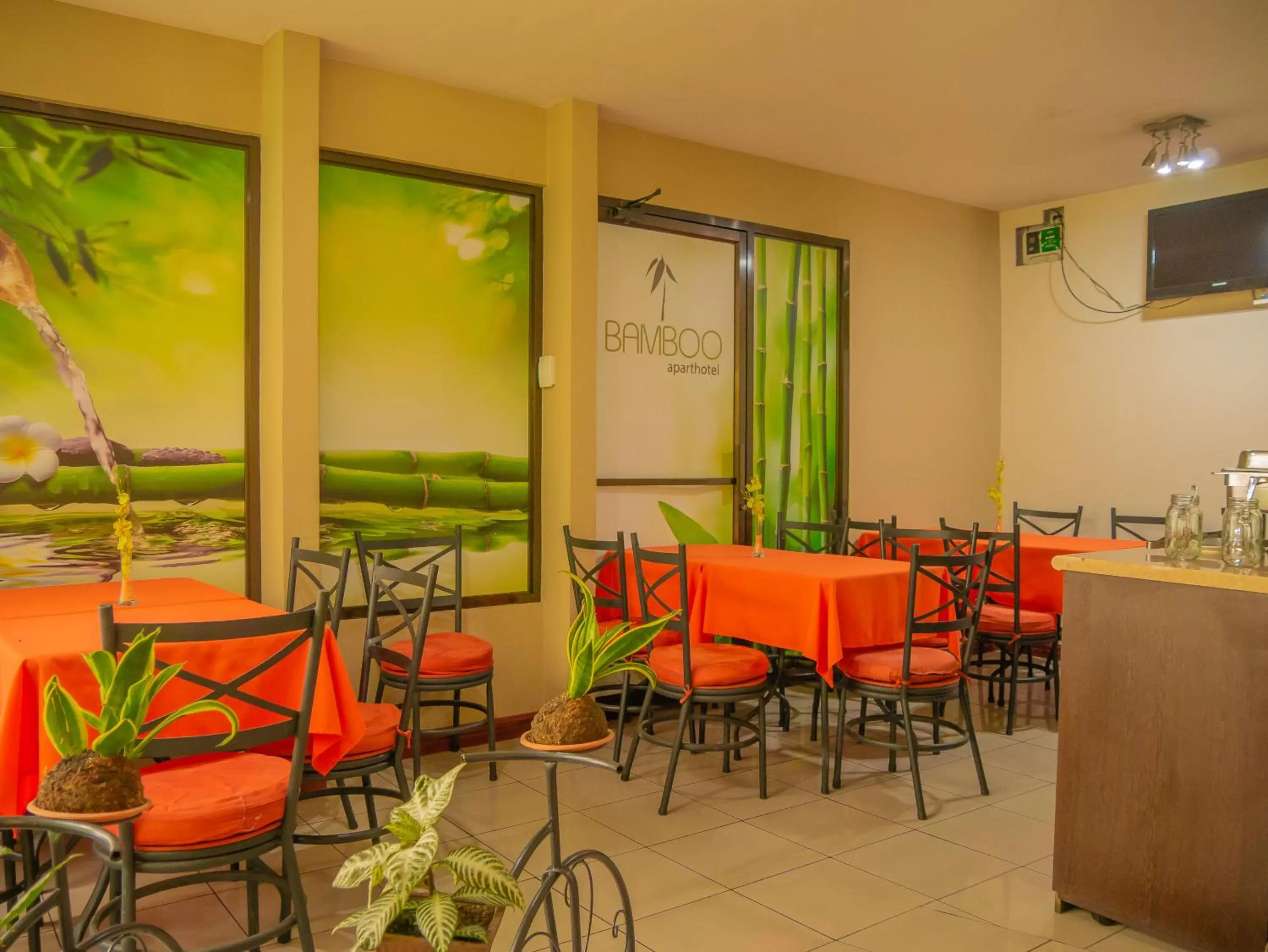 Restaurant/places to eat in Hotel Bamboo Aeropuerto