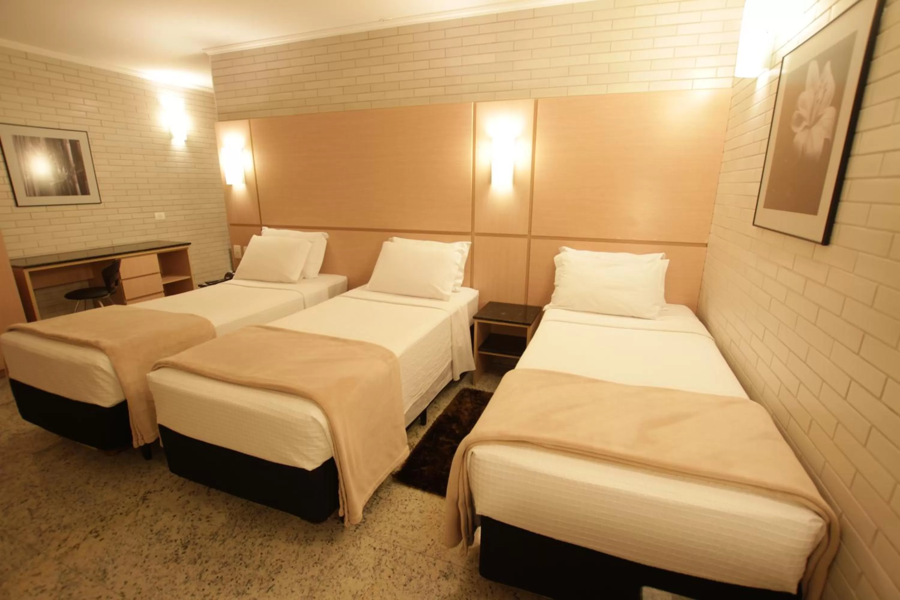 Bedroom, Bed in Hotel Confiance Centro Cívico