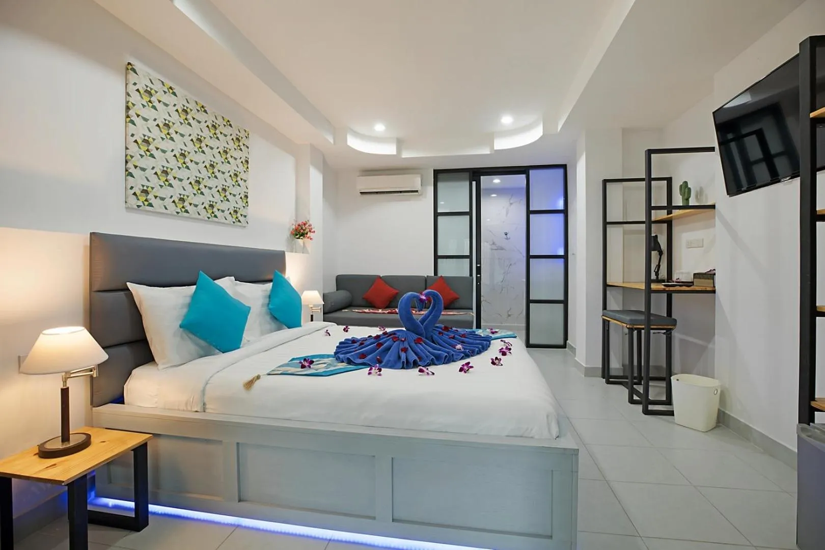 Photo of the whole room, Bed in Colorize Boutique Hotel