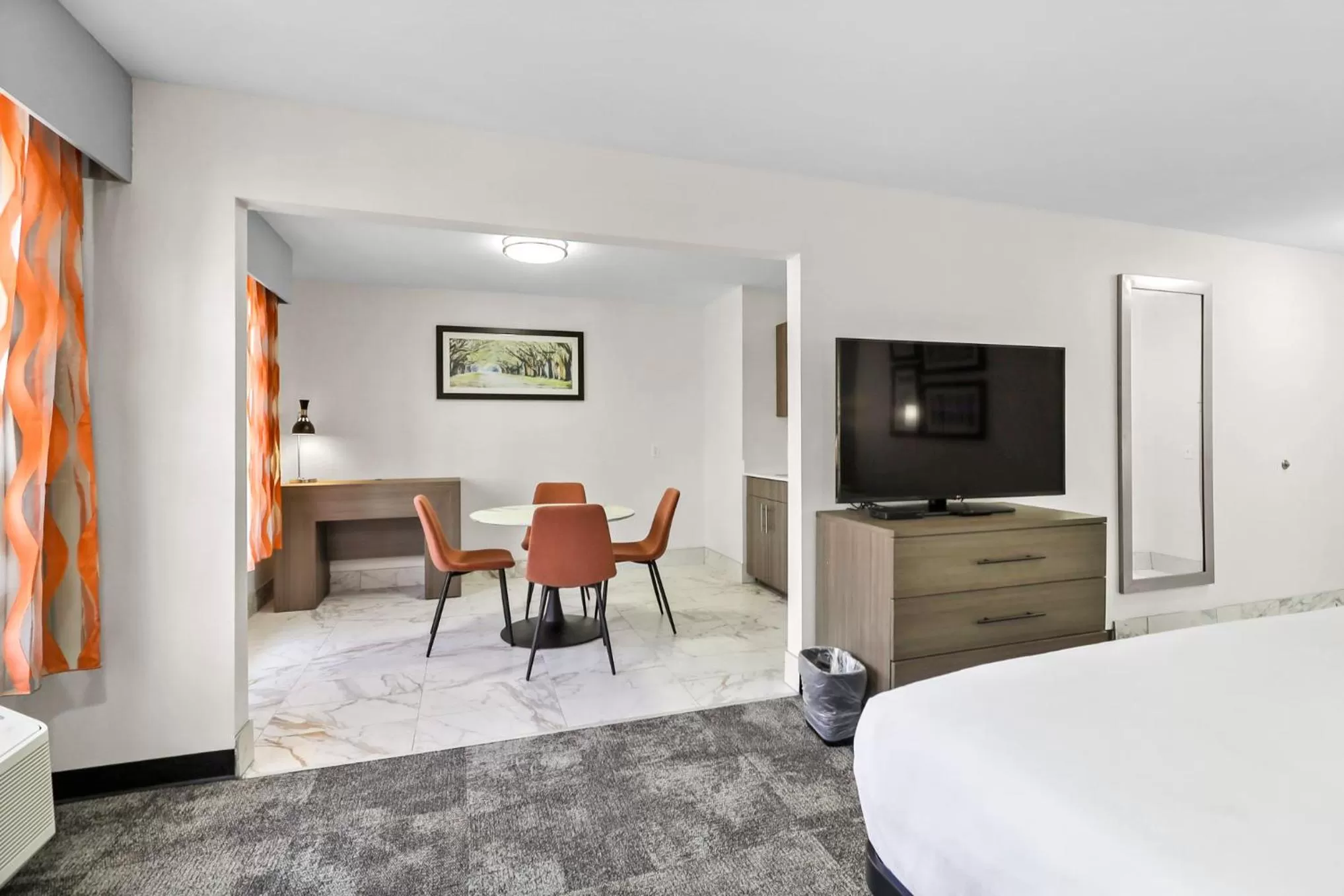 Living room, Bed in La Quinta by Wyndham Atlanta South - Newnan