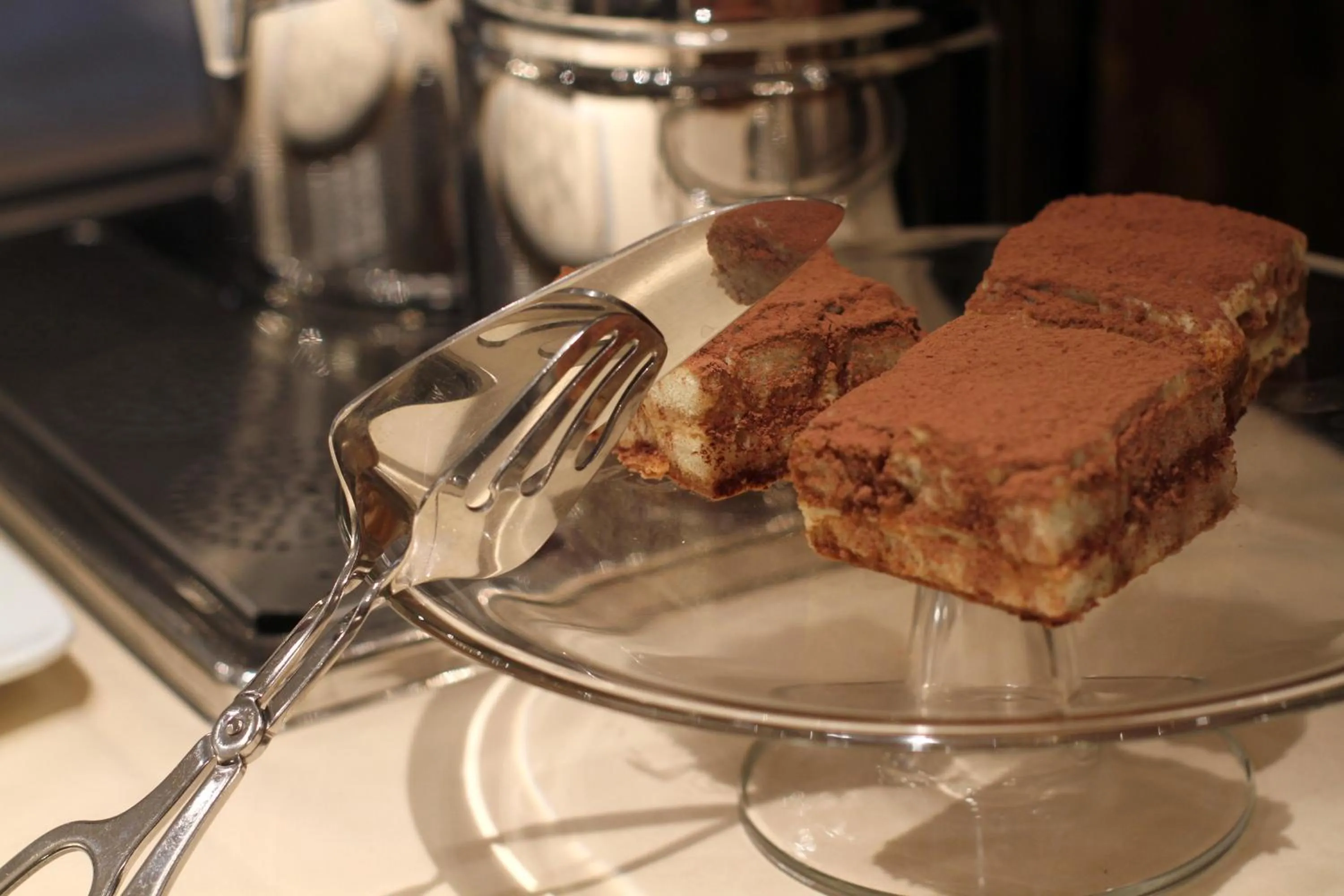 Restaurant/places to eat in MonarC Hotel