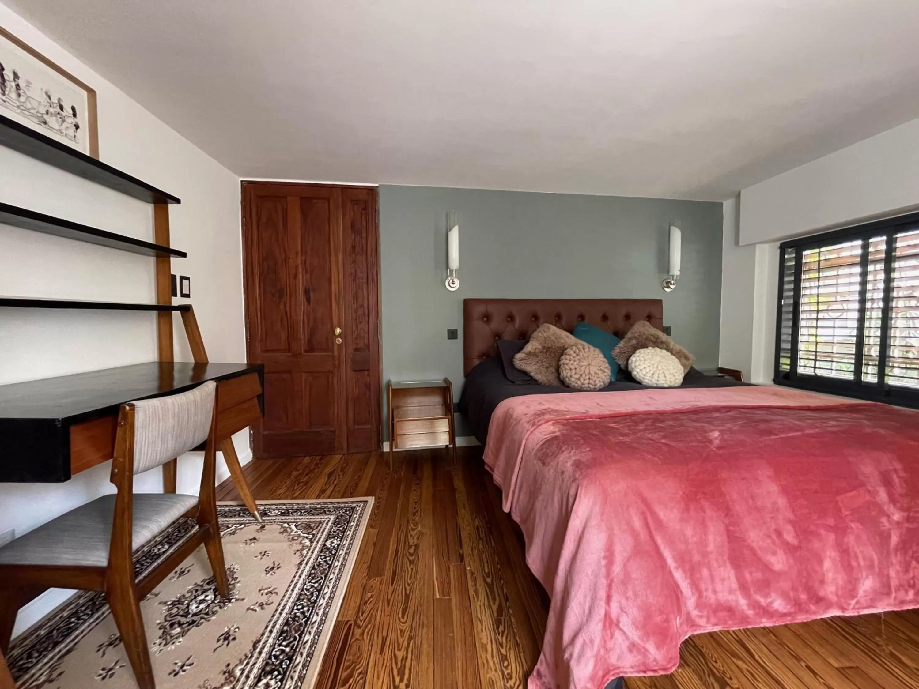 Seating area in Le Petit Palais