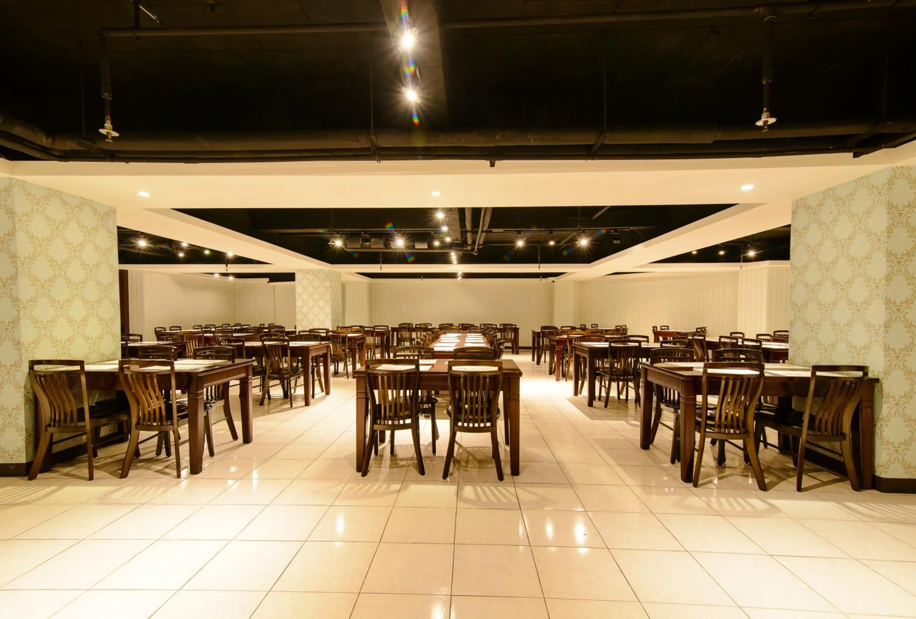 Restaurant/places to eat in LA HOTEL- Liuhe Fusing