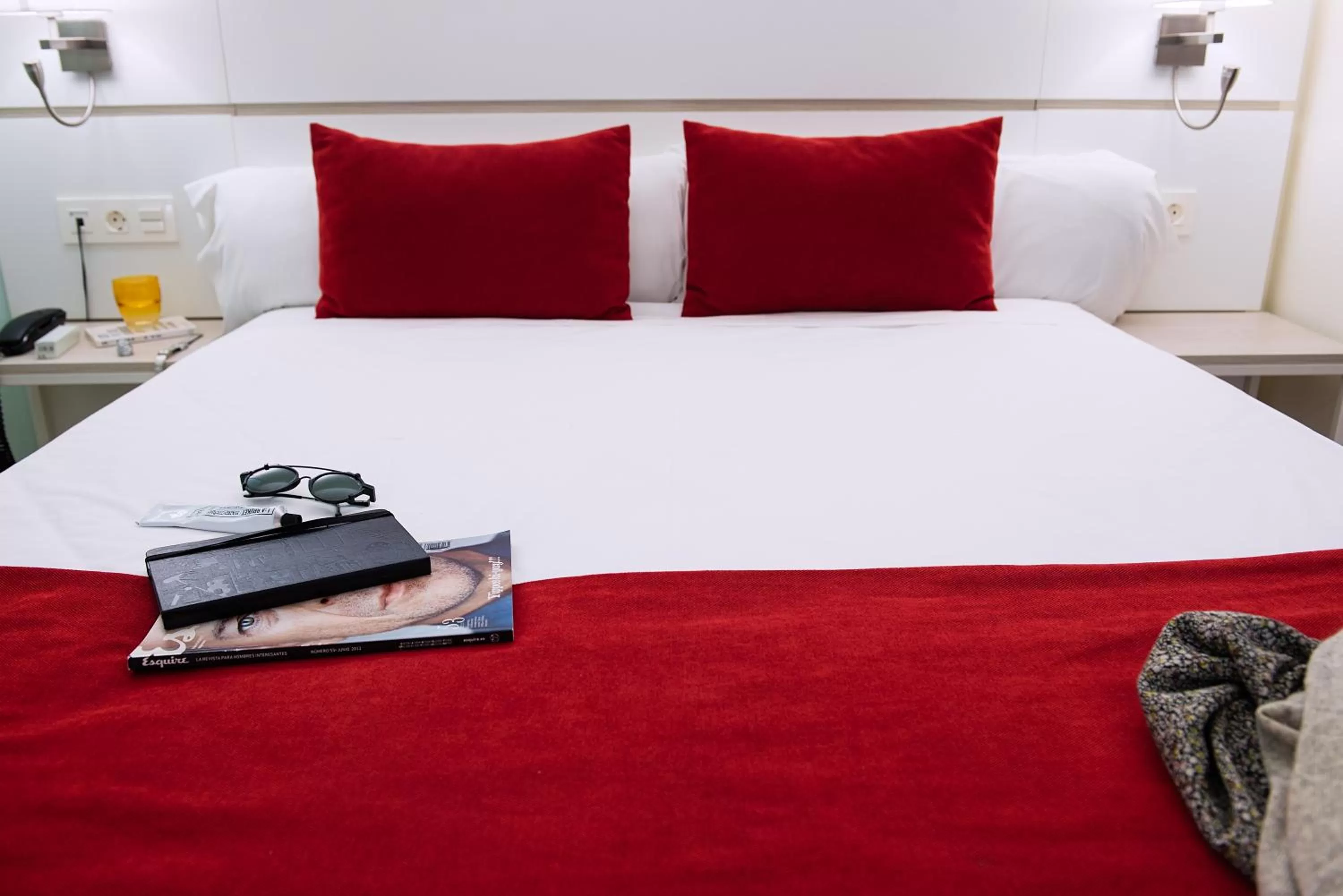 Decorative detail, Bed in Hotel Pompaelo Plaza del Ayuntamiento & Spa