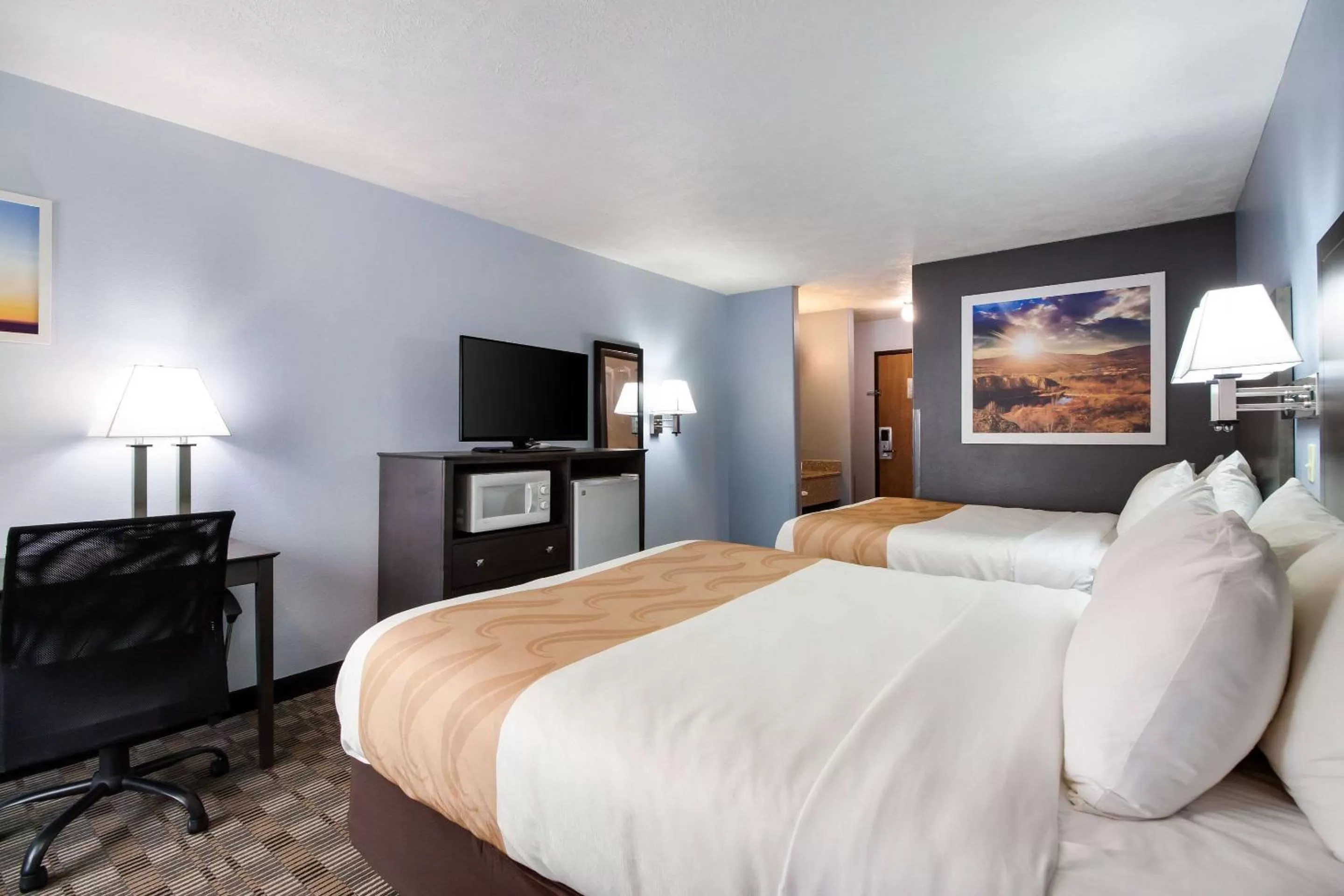 Photo of the whole room, Bed in Quality Inn & Suites McCook