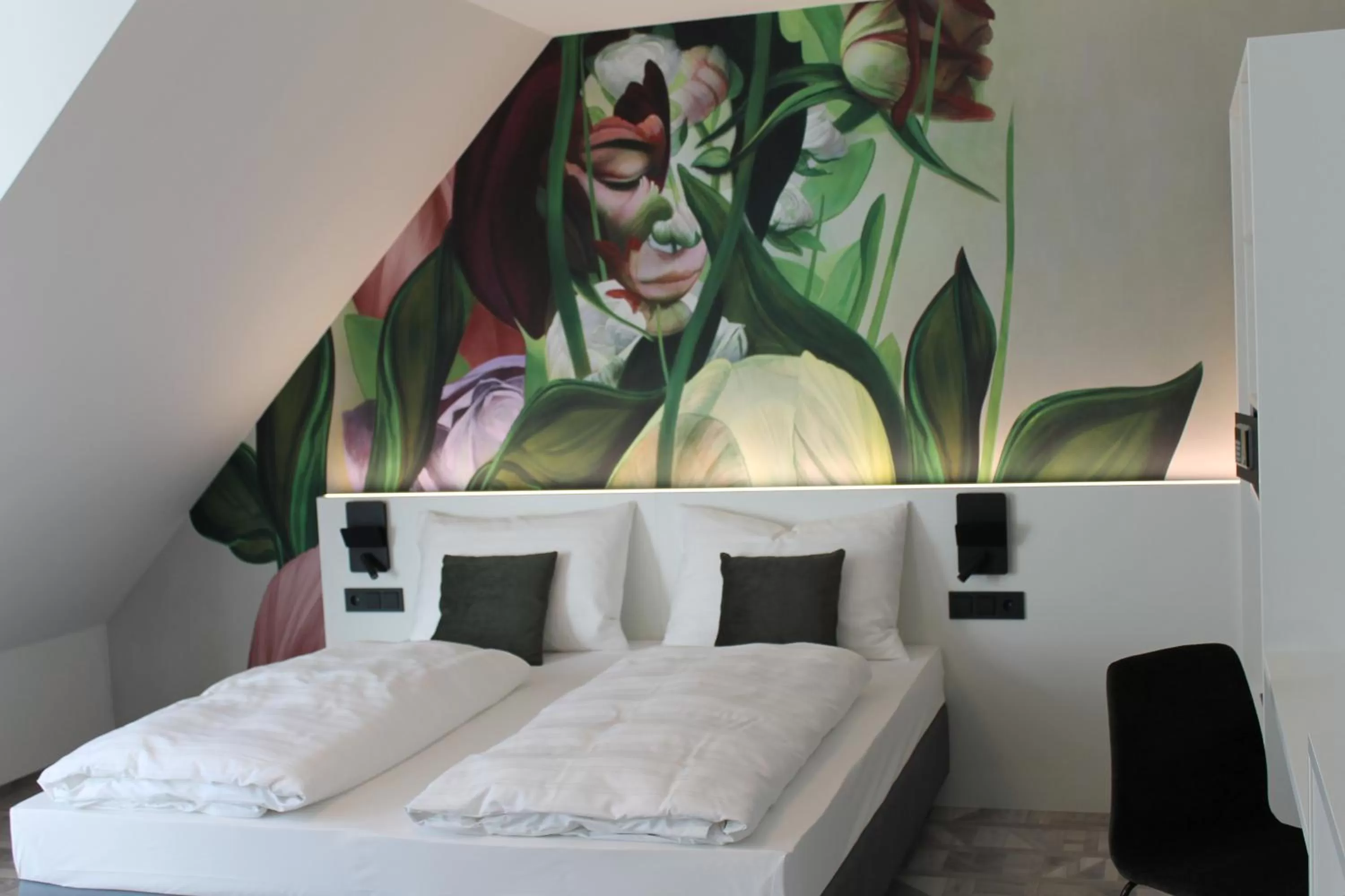 Photo of the whole room, Bed in ART-INN Design Self-Check-in-Hotel