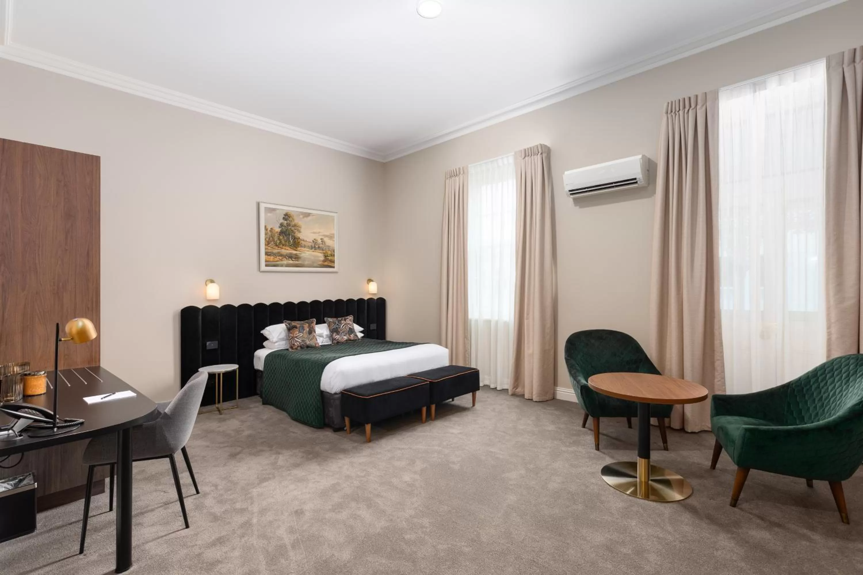 Bed in Mount Gambier Hotel