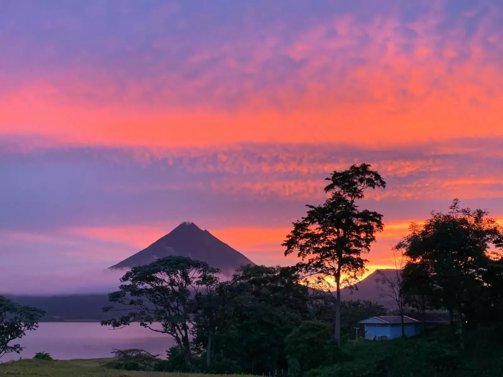 Sunrise/Sunset in Rustico Arenal B&B Sunrise/Sunset in Rustico Arenal B&B