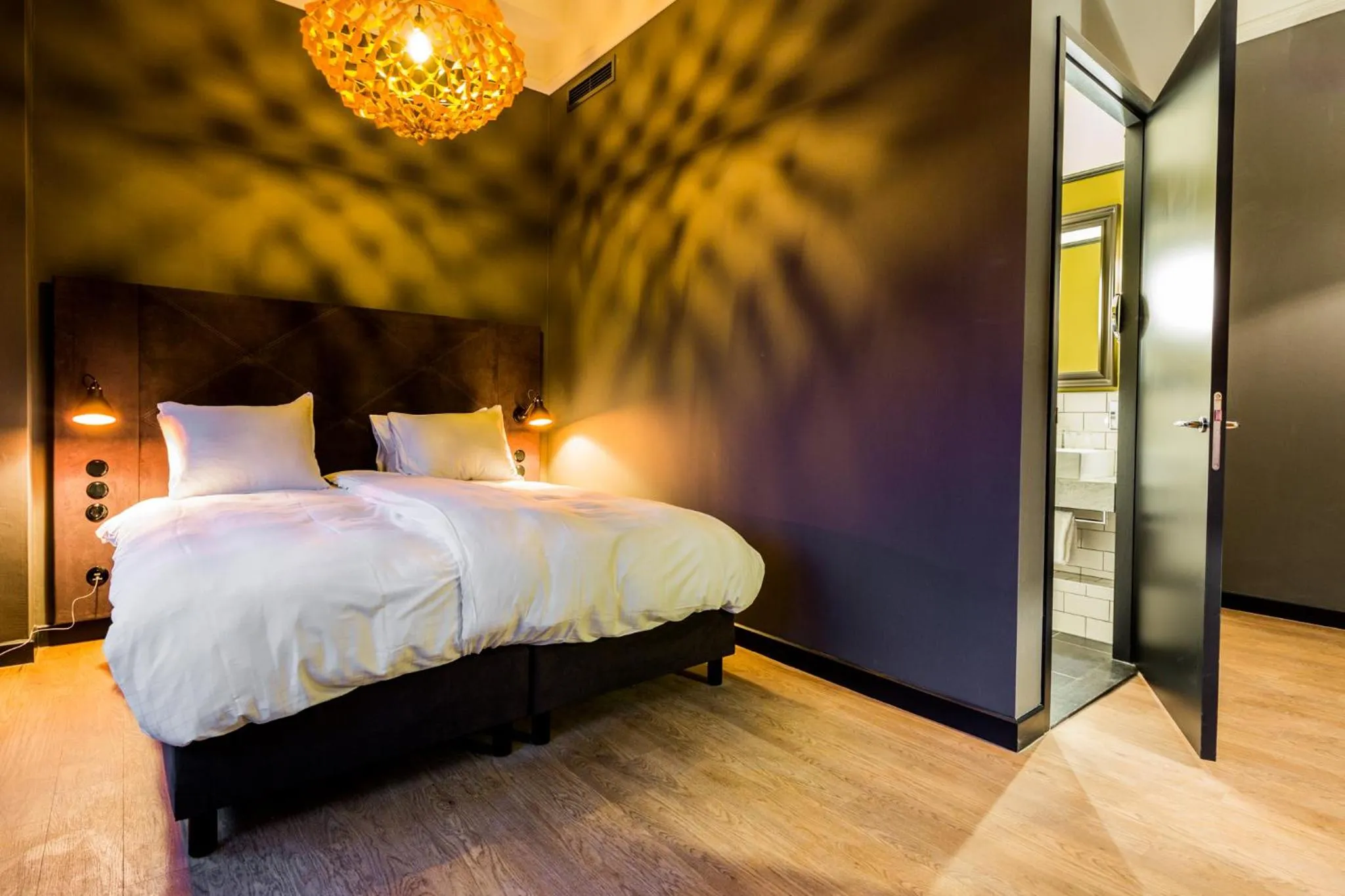 Bed in Post-Plaza Hotel & Grand Café