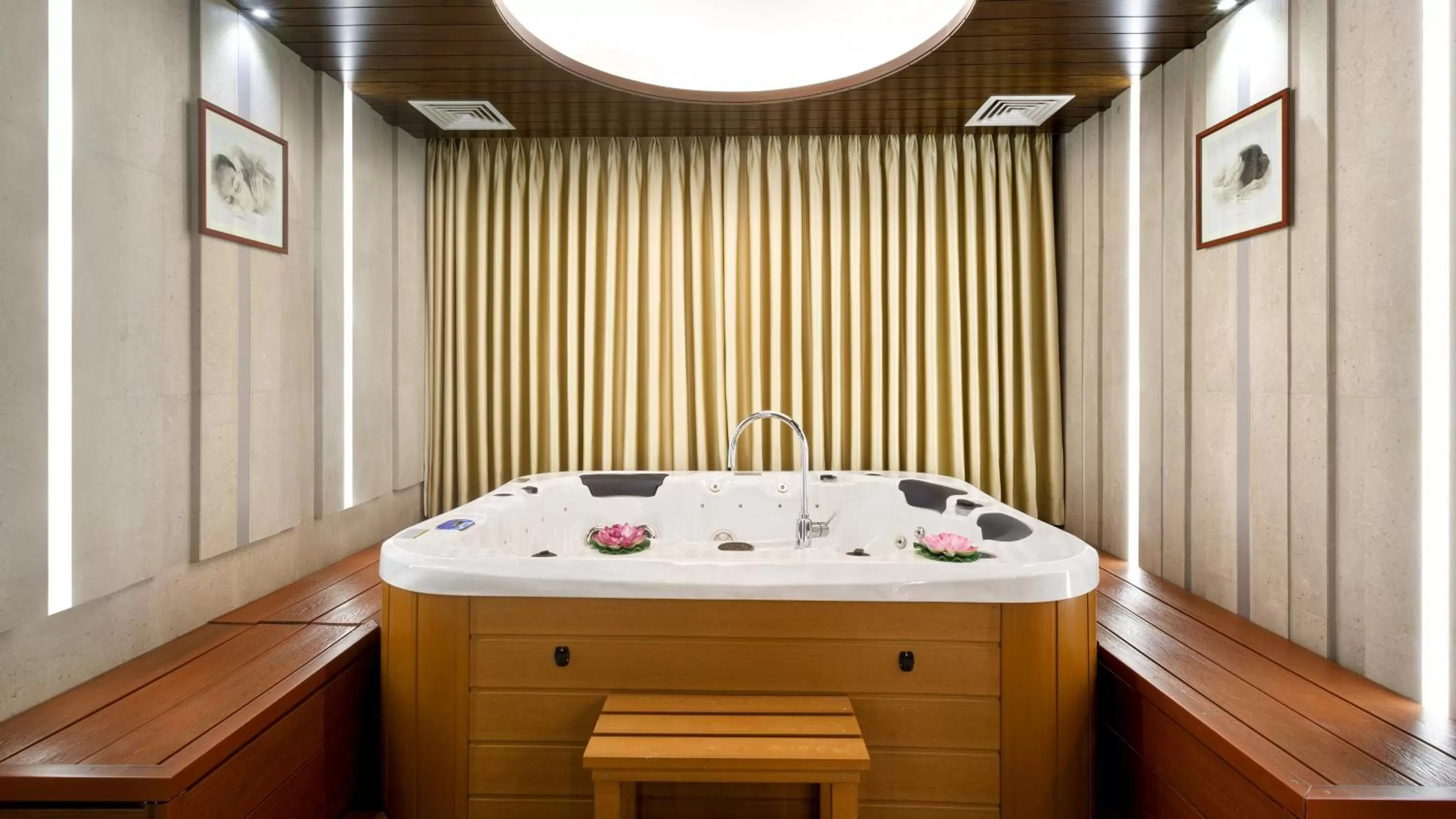 Spa and wellness centre/facilities in Holiday Inn Dhaka City Centre by IHG