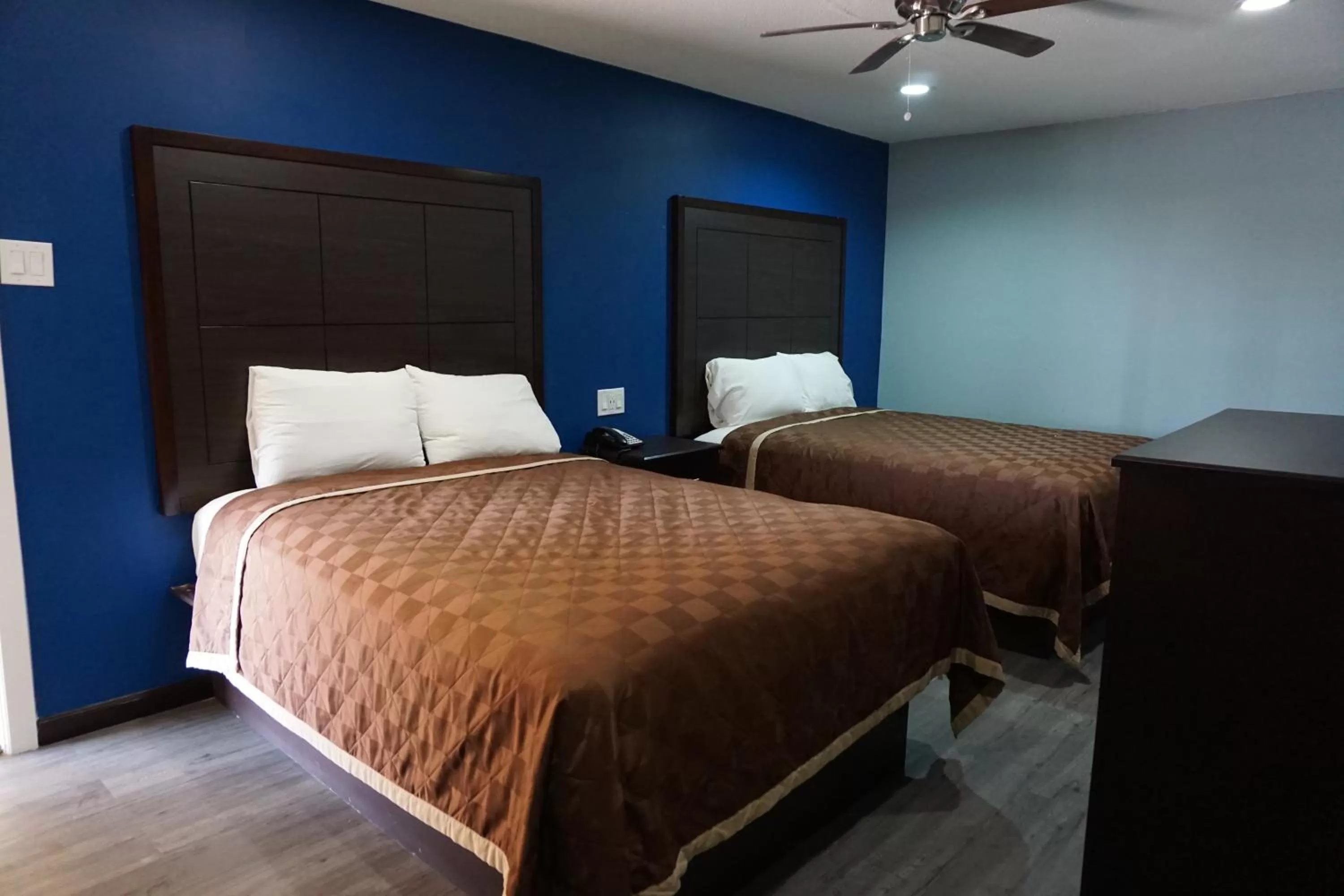 Photo of the whole room in Star Light Inn