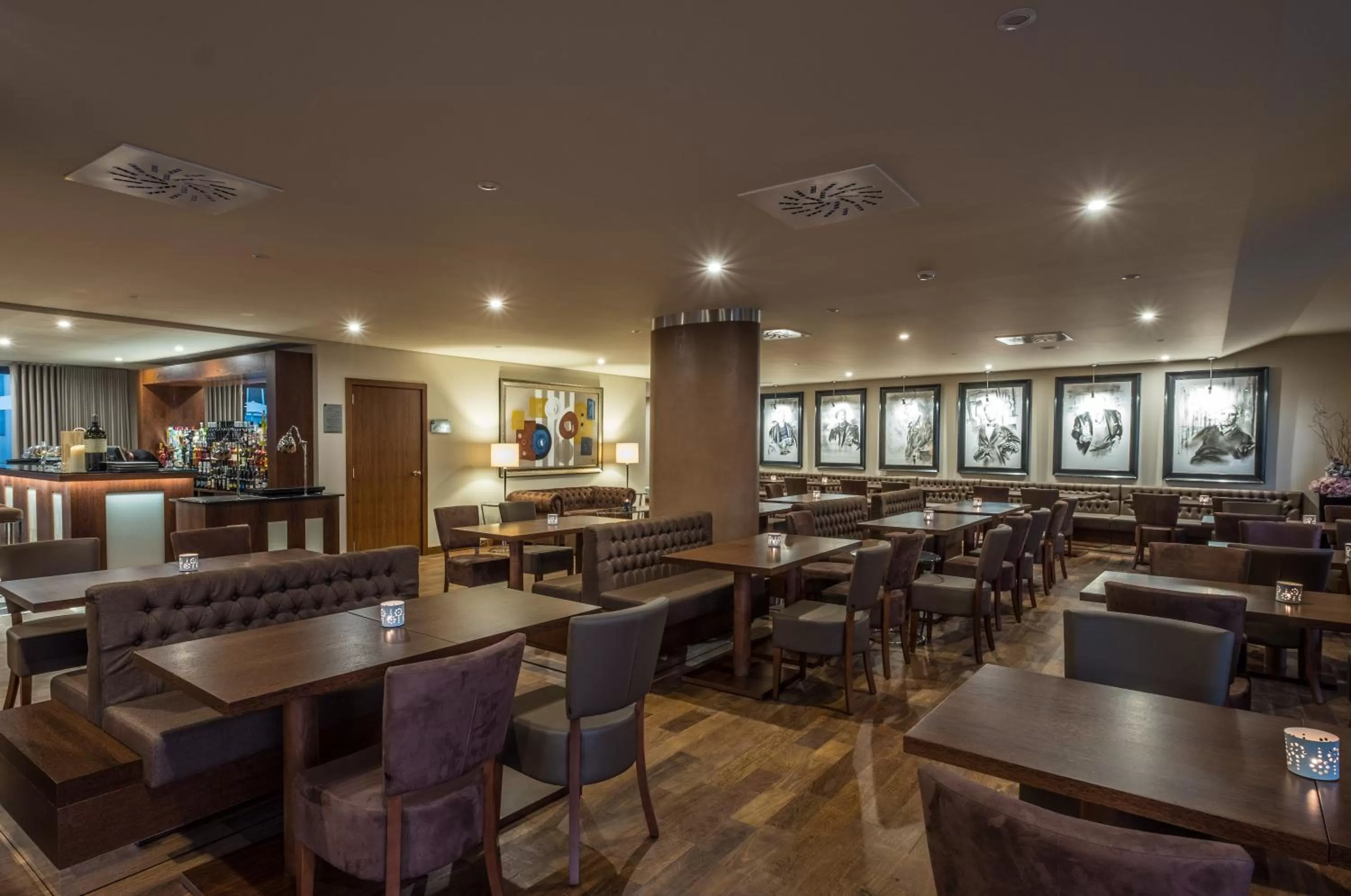 Lounge or bar in Vila Gale Porto Ribeira