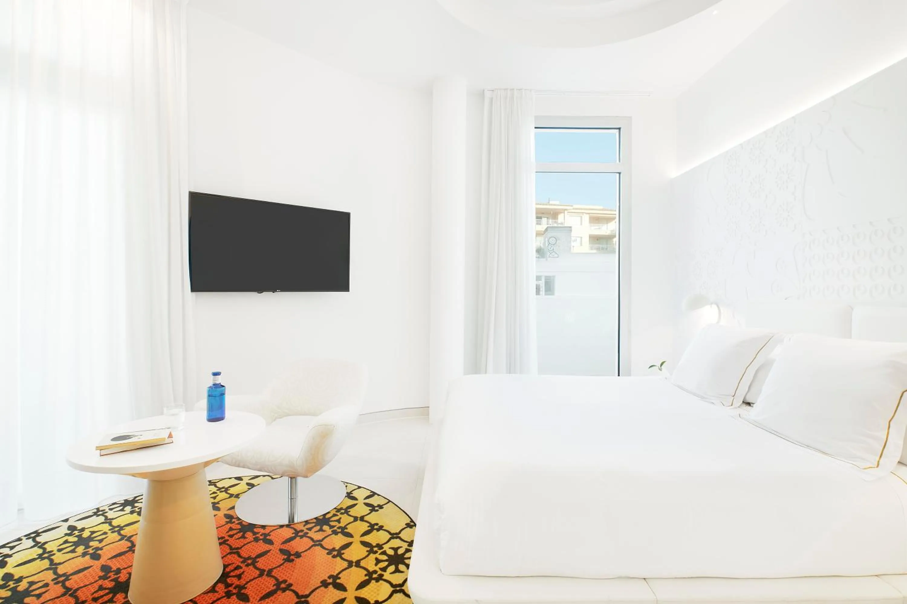 Bed, TV/Entertainment Center in Iberostar Grand Portals Nous