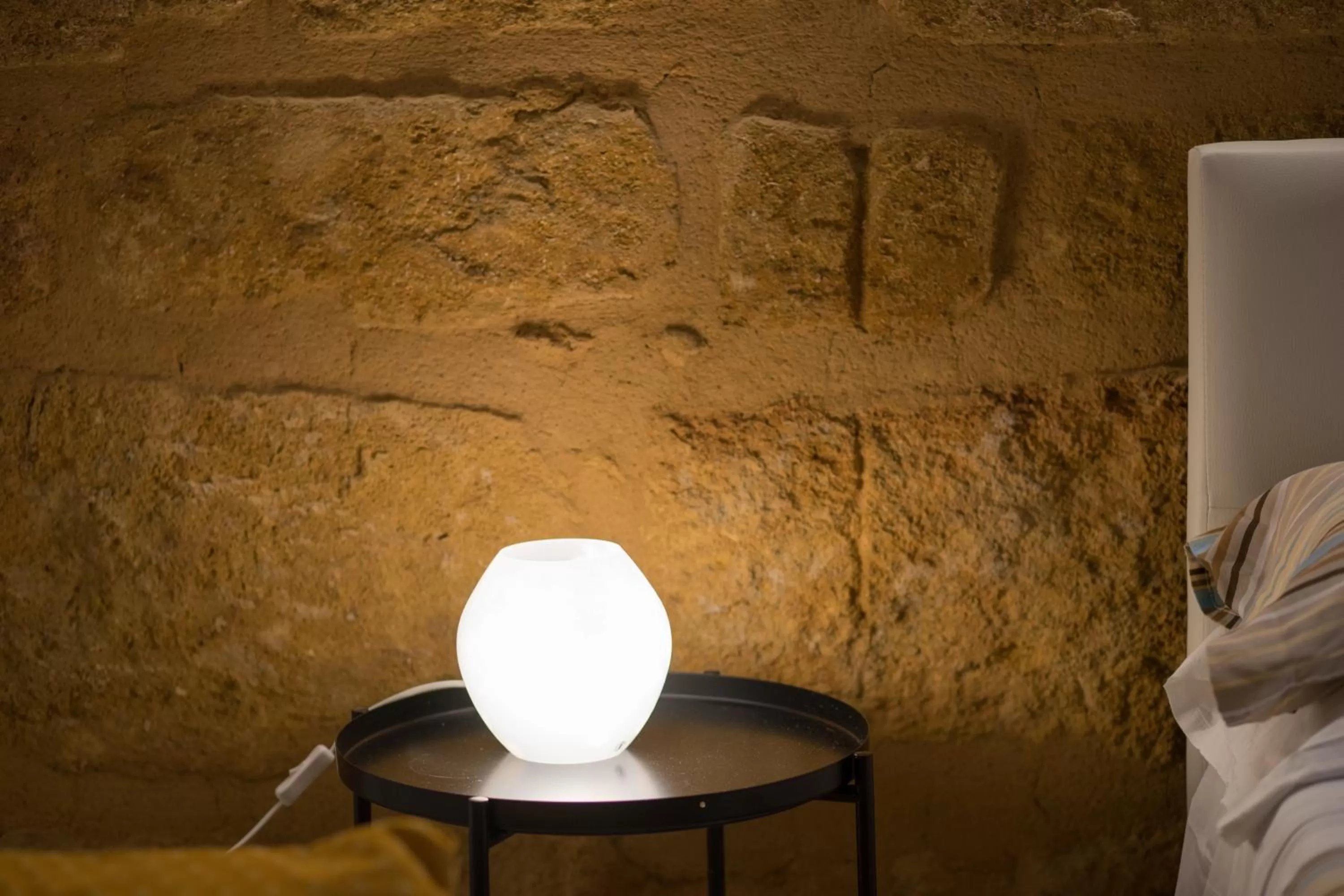 Decorative detail, Bed in B&B Kolymbetra