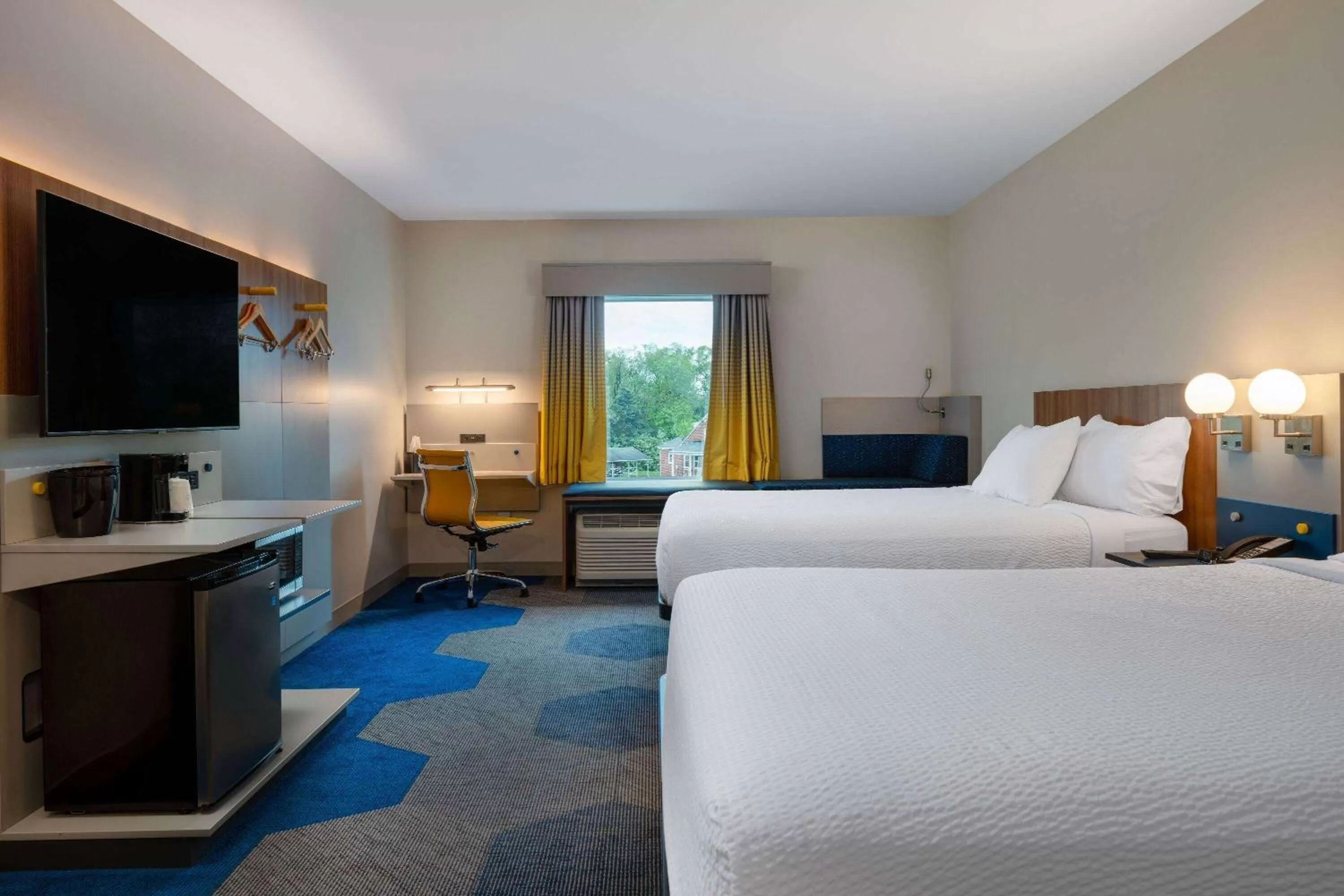 Photo of the whole room, Bed in Microtel Inn & Suites by Wyndham Winchester
