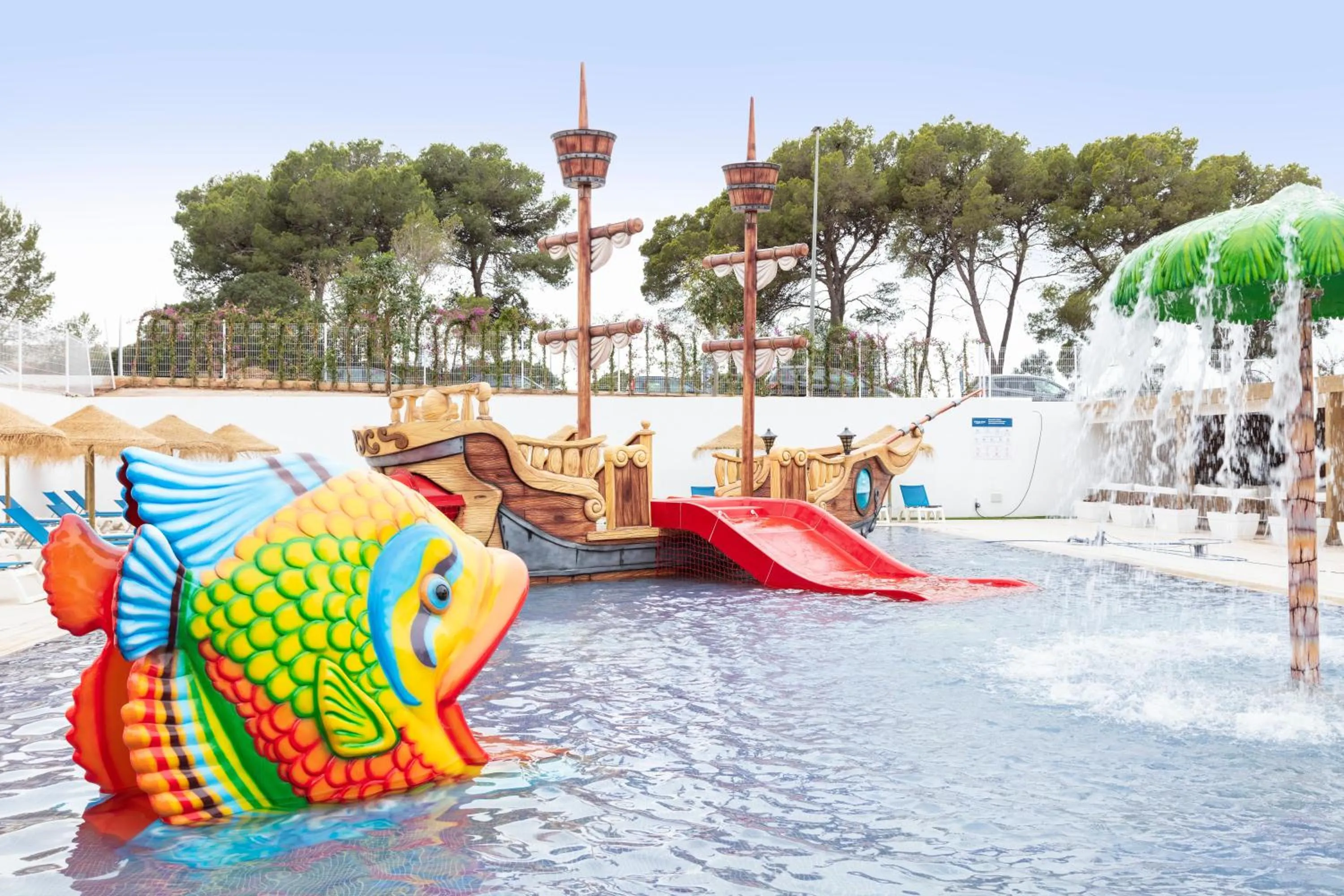 Swimming pool in Hotel Best Delta