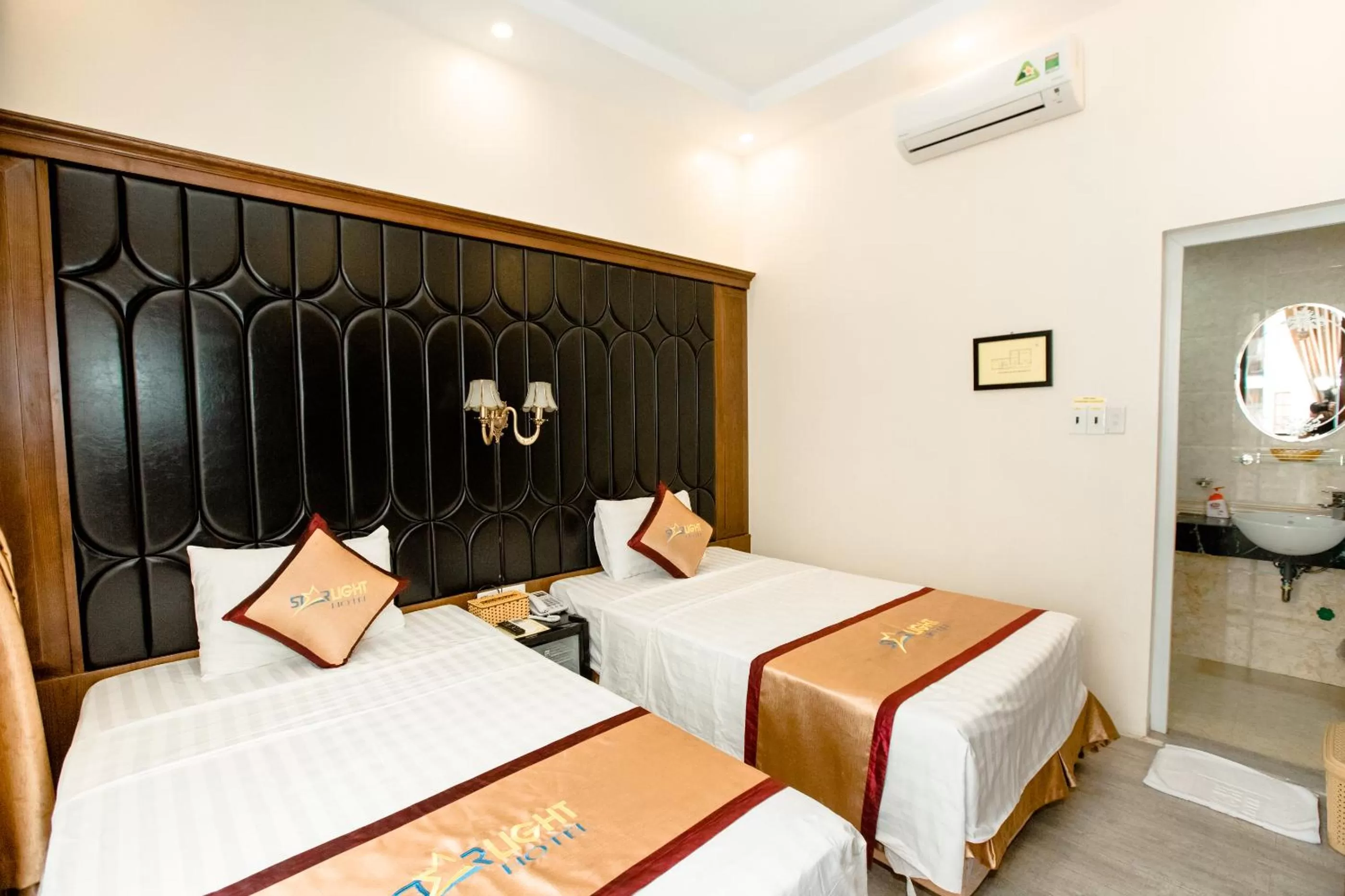 Bed in HaLong Starlight Inn & Travel