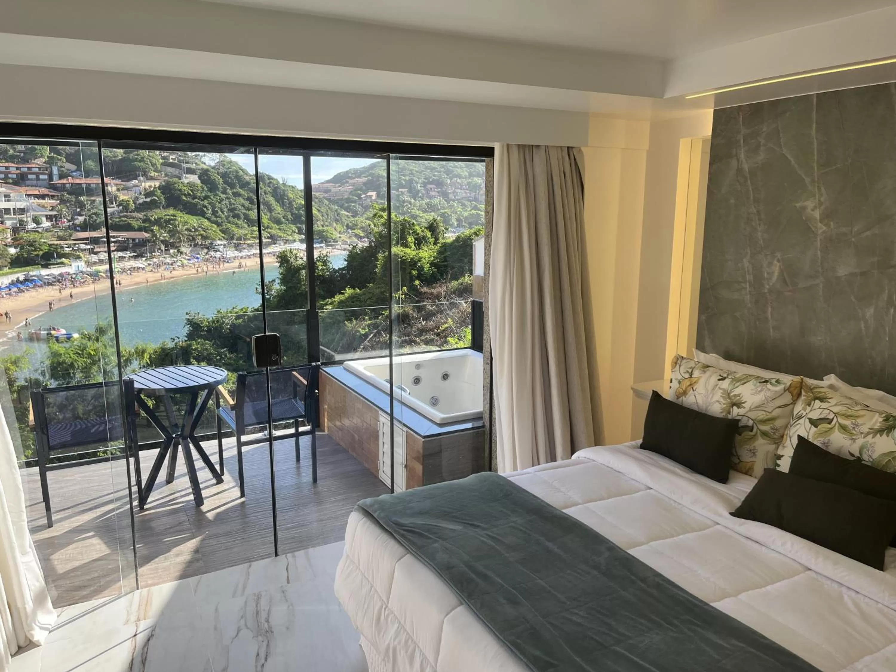 Bed in Colonna Park Hotel