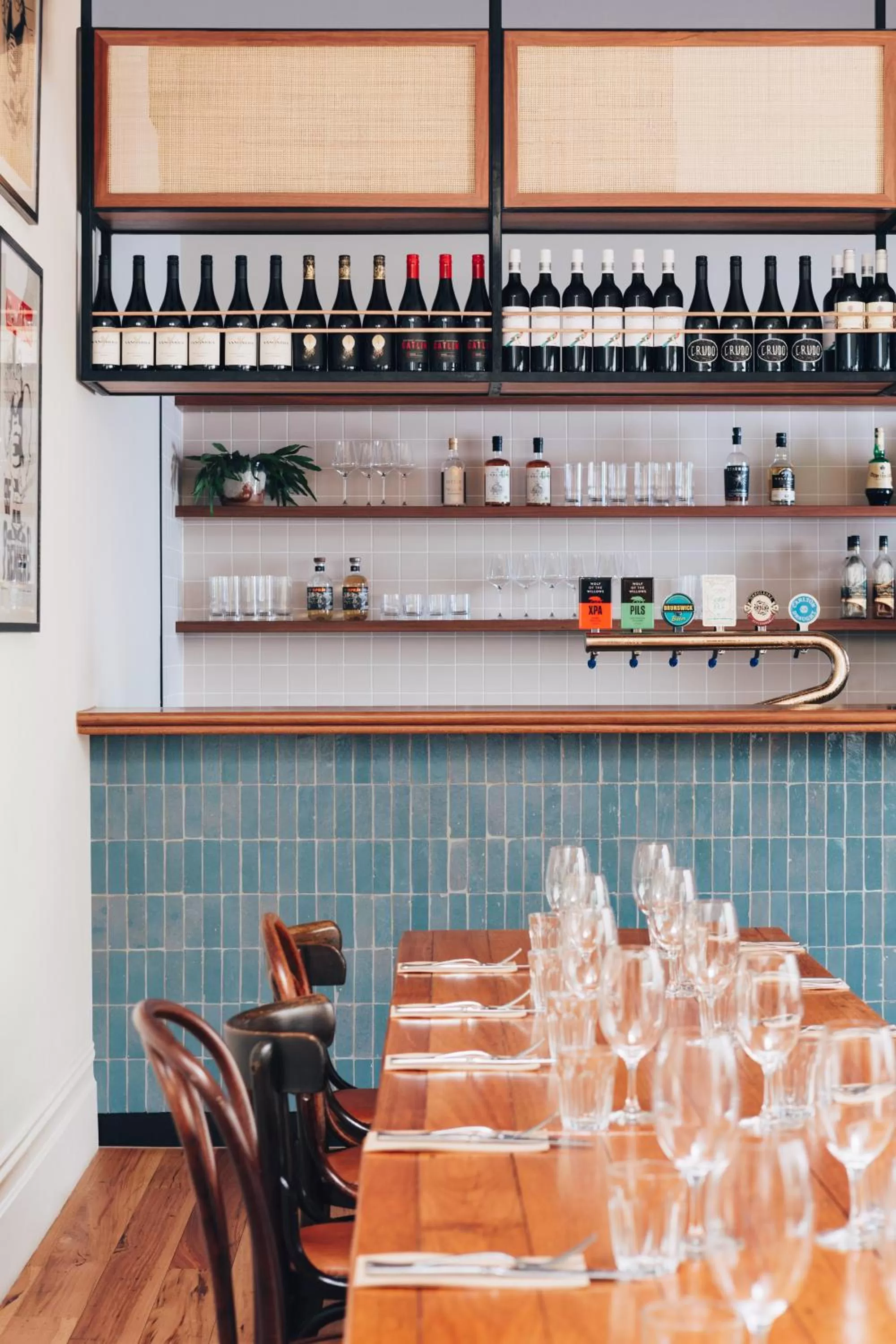 Restaurant/places to eat in Naughtons Hotel