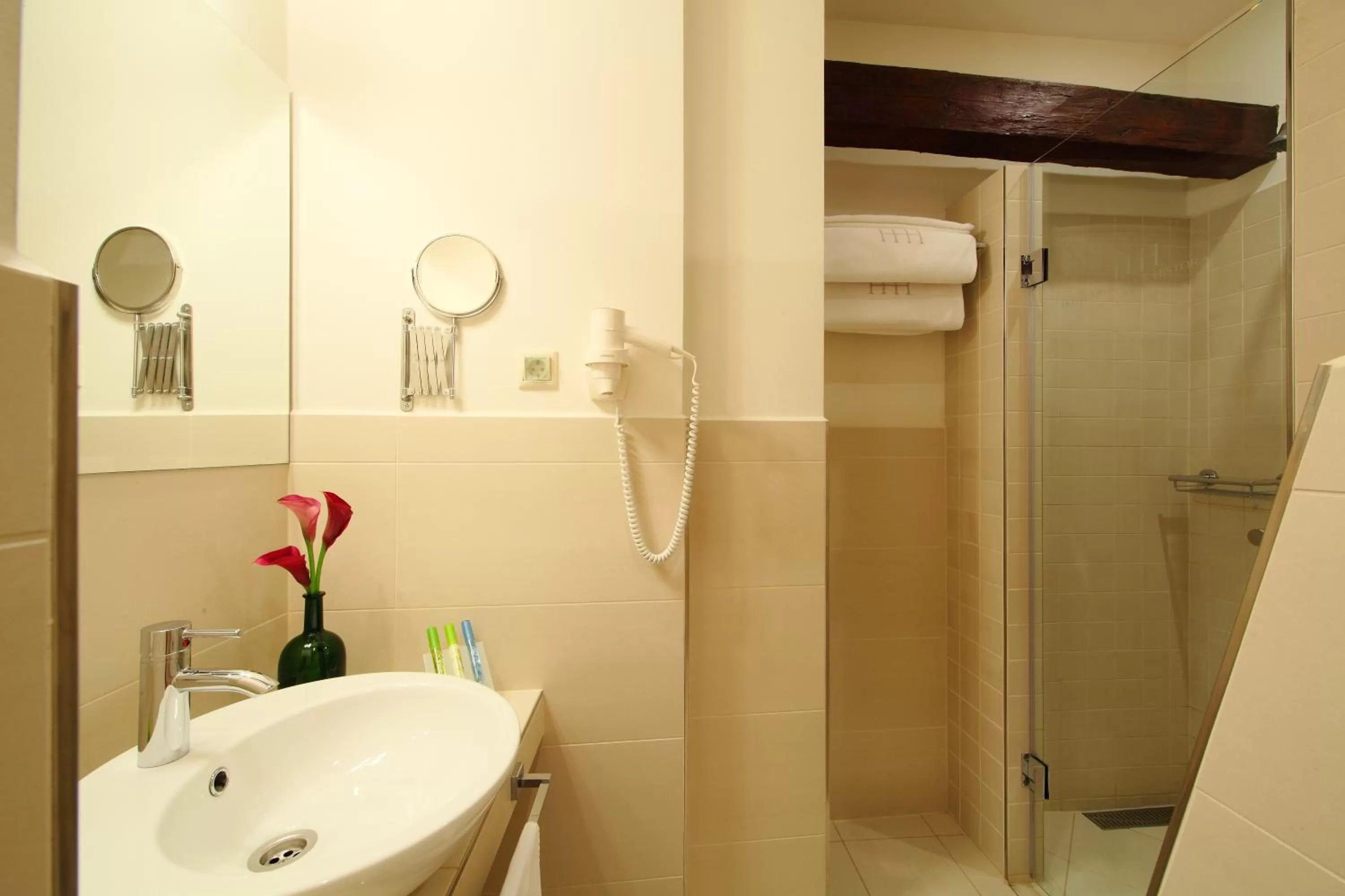 Bathroom in Hotel Historia & Historante