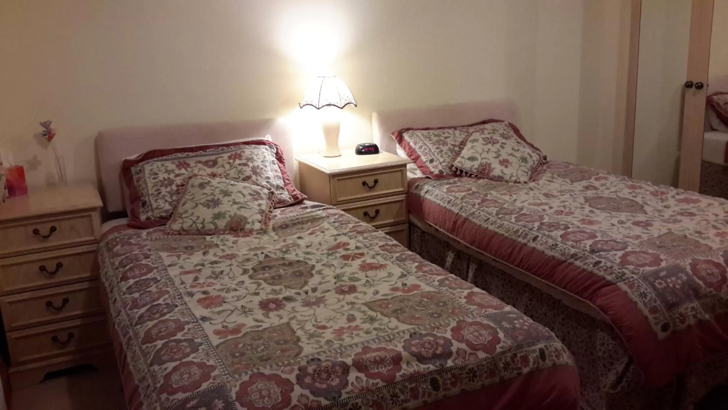 Double or Twin Room with Garden View in St Algars b&b Double or Twin Room with Garden View in St Algars b&b