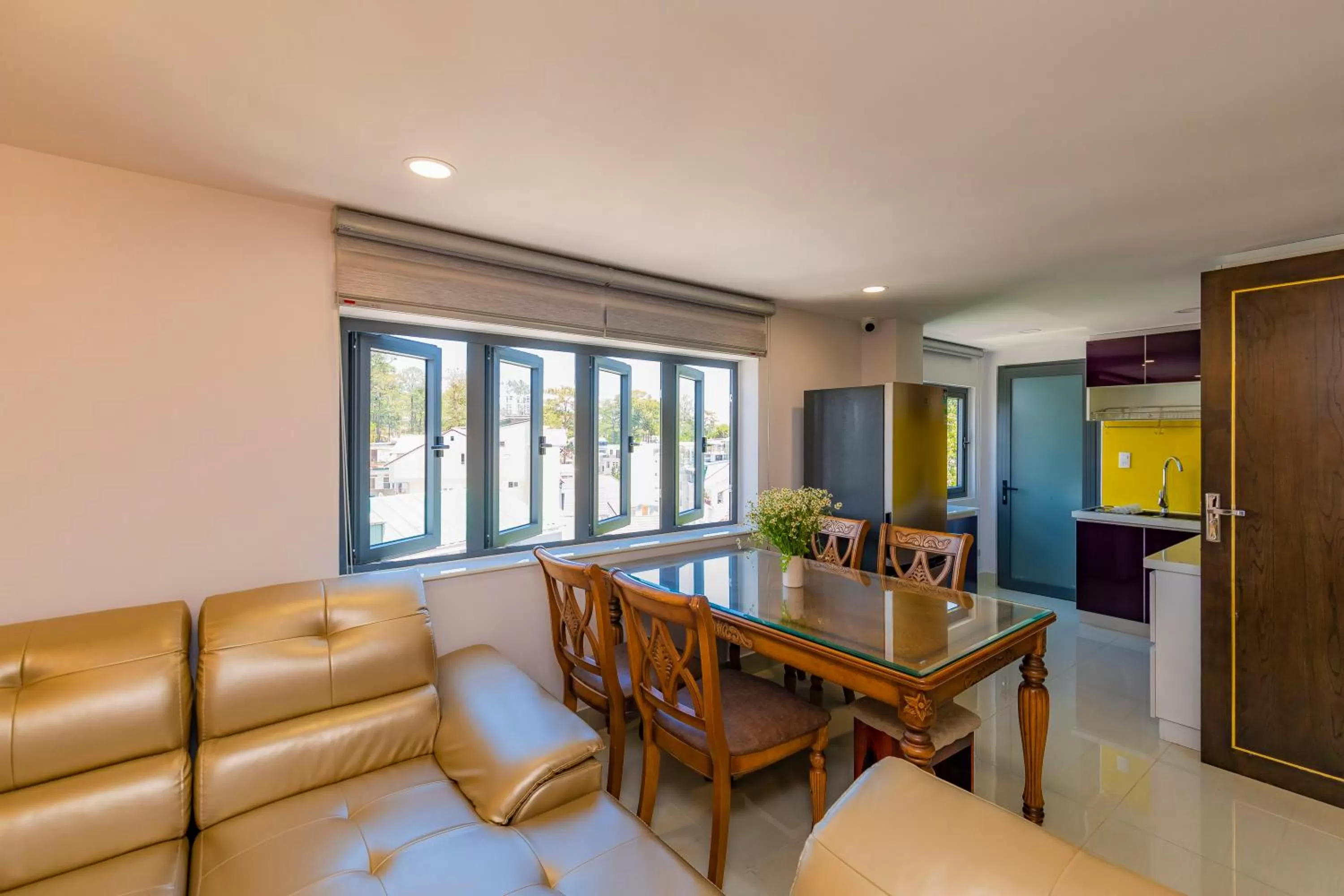 Kitchen or kitchenette, Dining Area in Khanh Uyen 3 Hotel