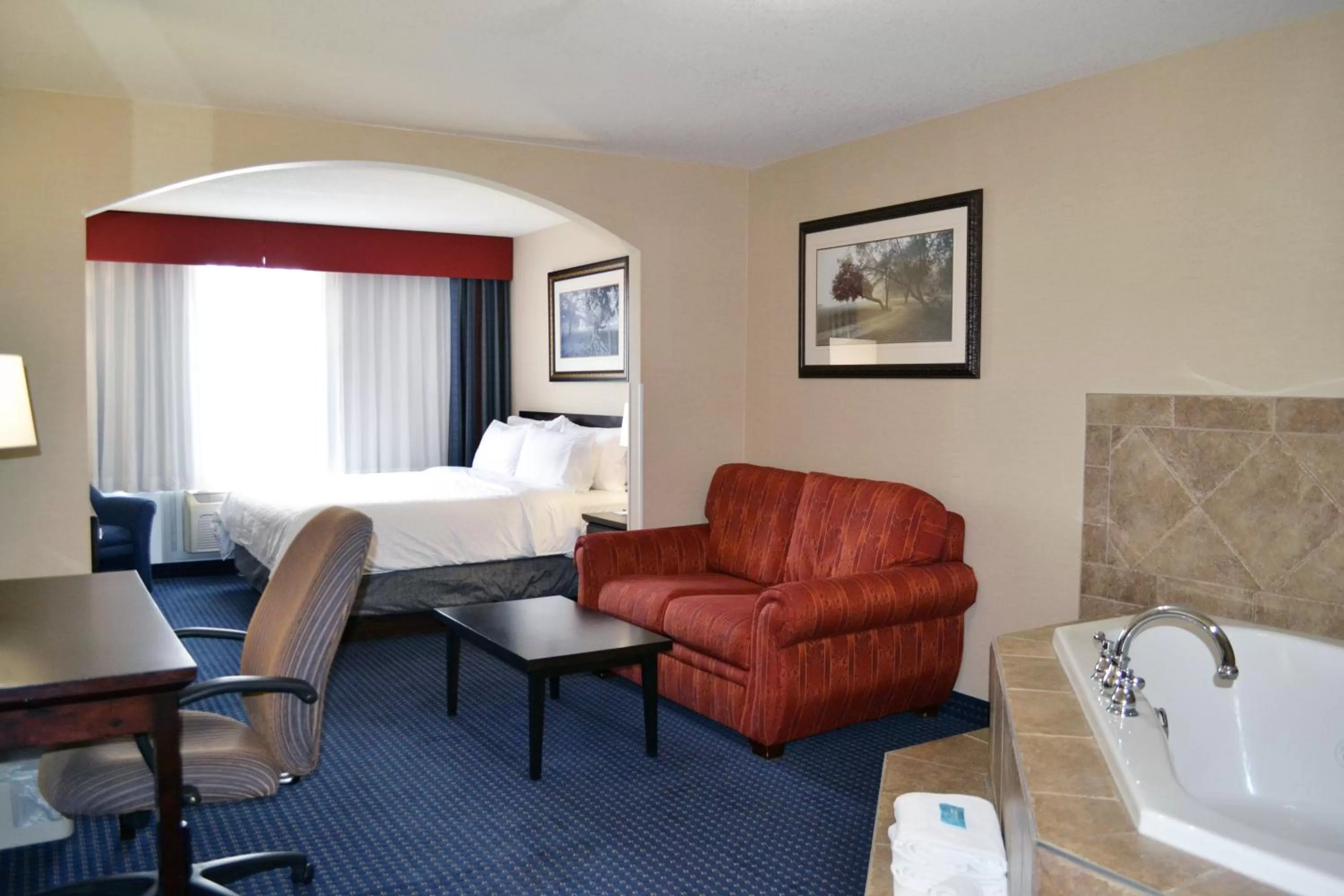Photo of the whole room in Holiday Inn Express Hotel & Suites Edson by IHG