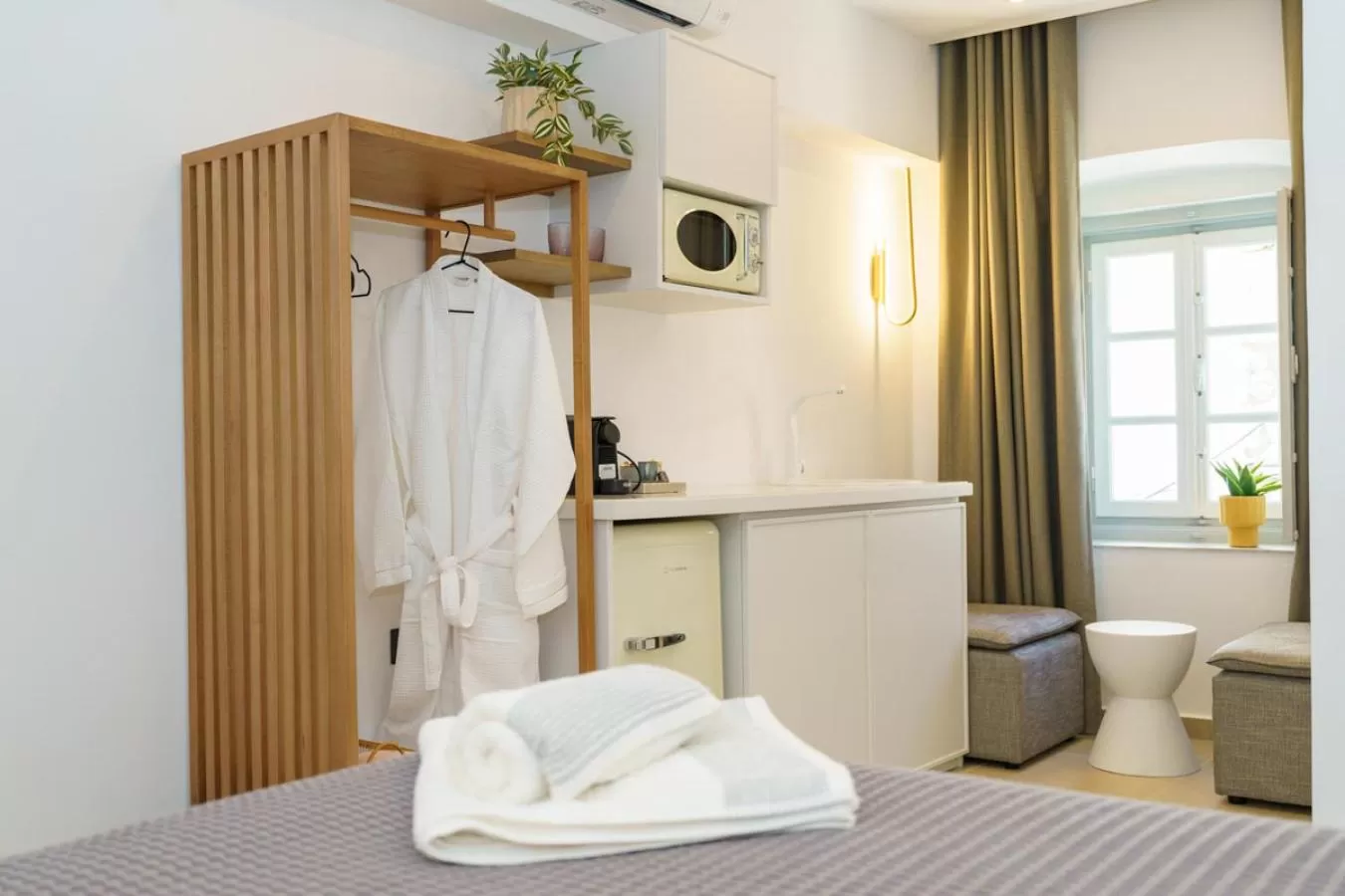 Kitchen or kitchenette, Bathroom in La Vie Hydra Luxury Suites