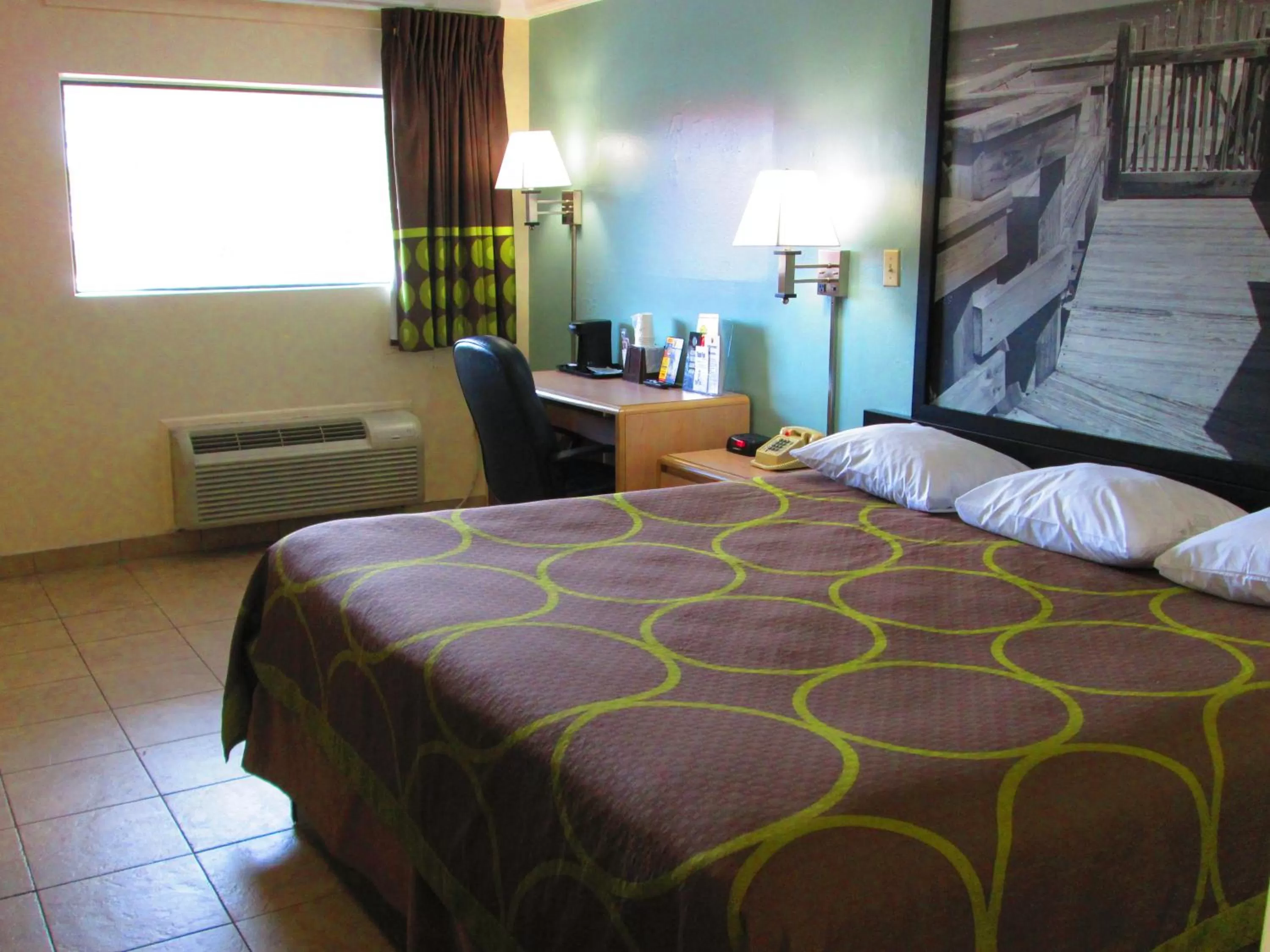 Bed in Super 8 by Wyndham Ft Walton Beach