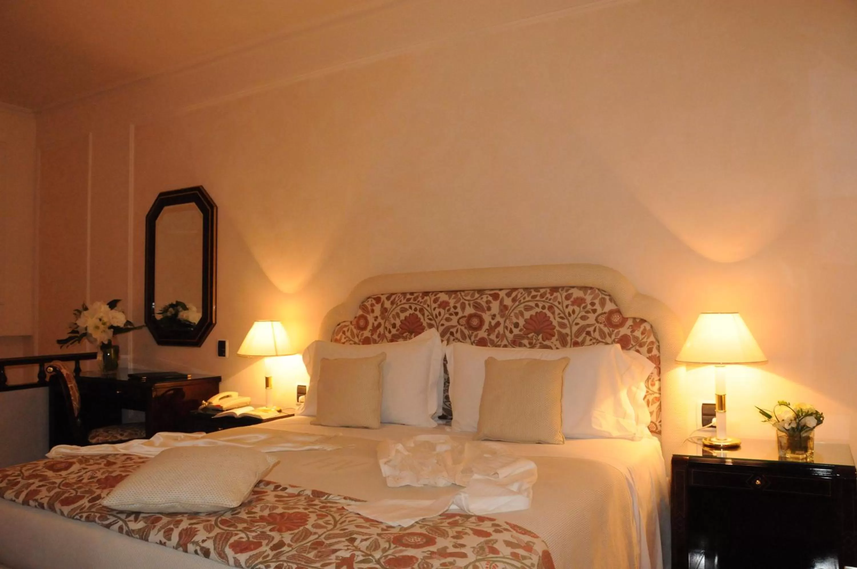 Bed in Hotel De La Ville