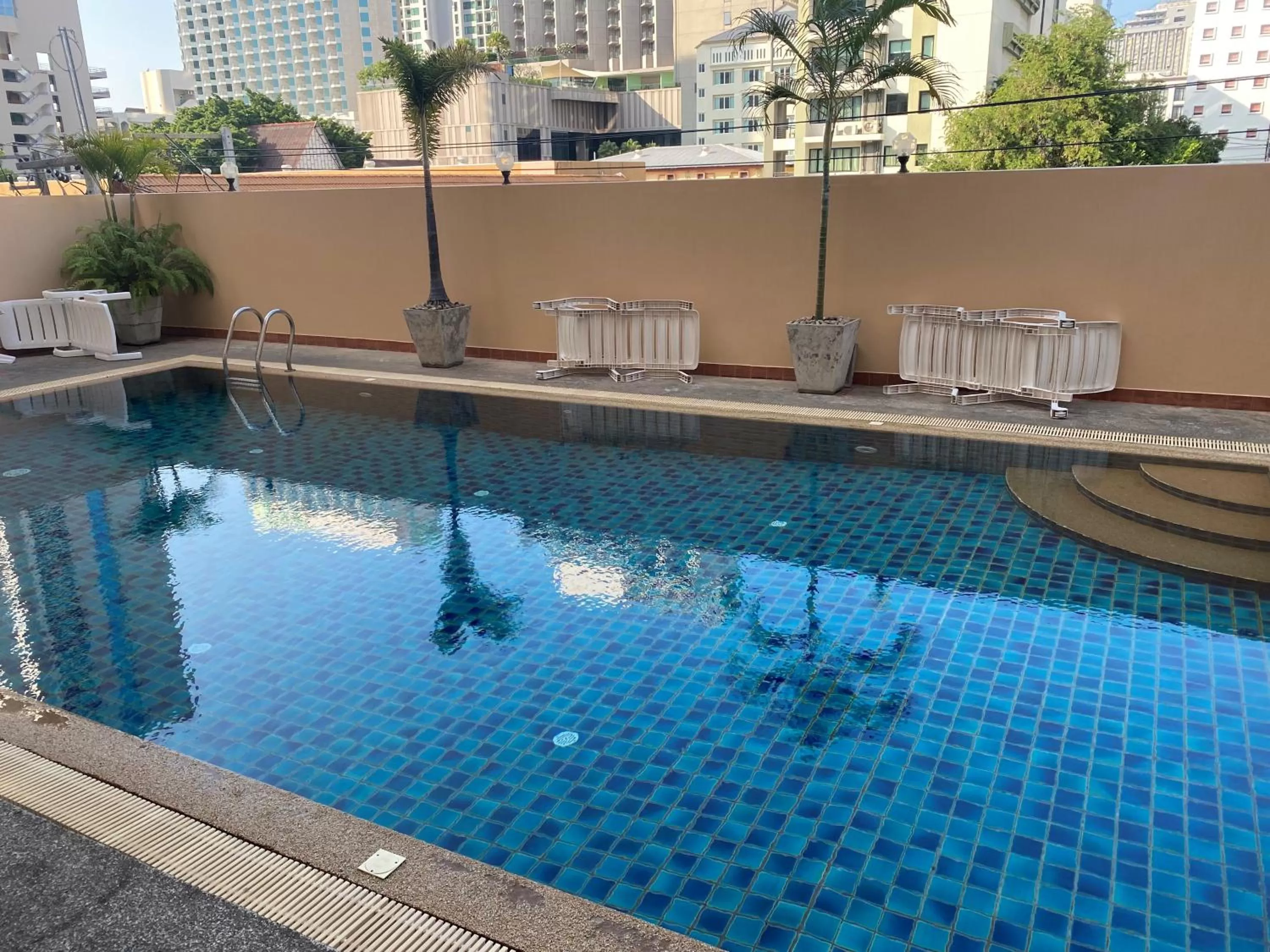 Swimming Pool in soi2inn