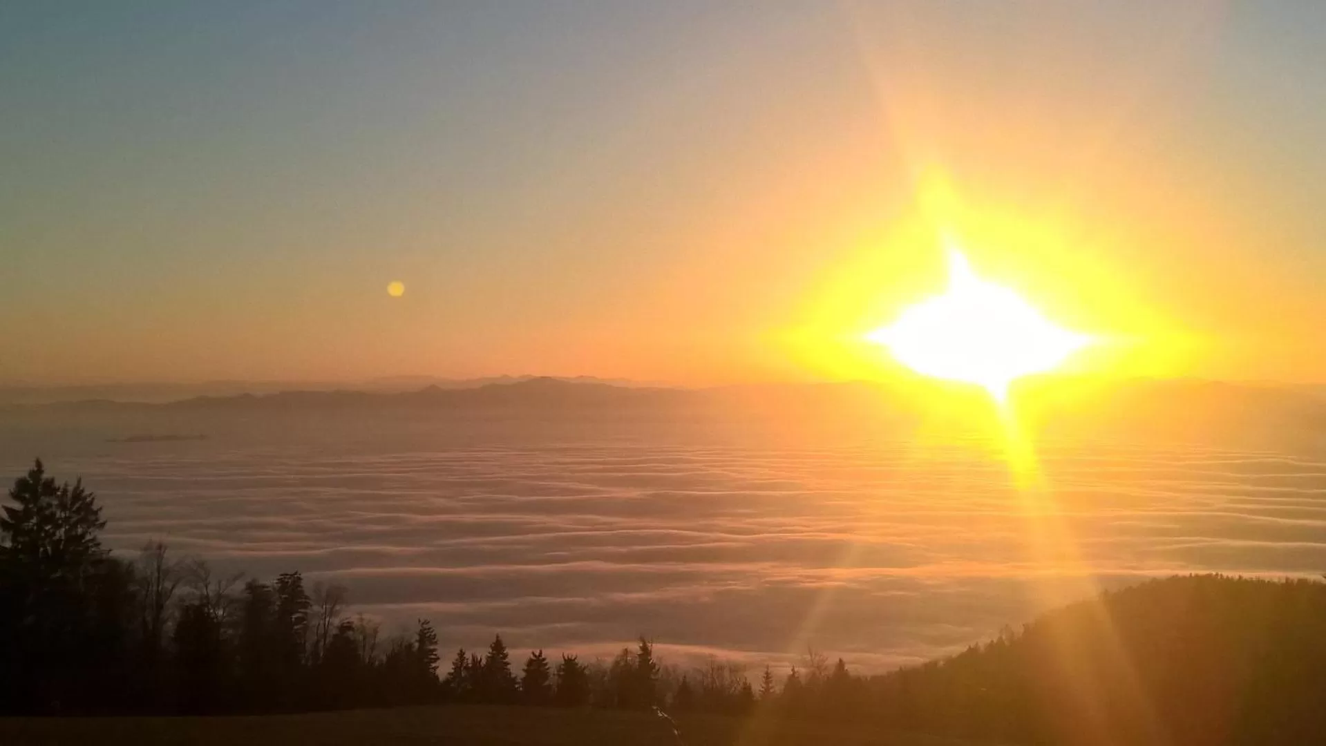 Sunrise/Sunset in Tourist Farm Pr'Dovar