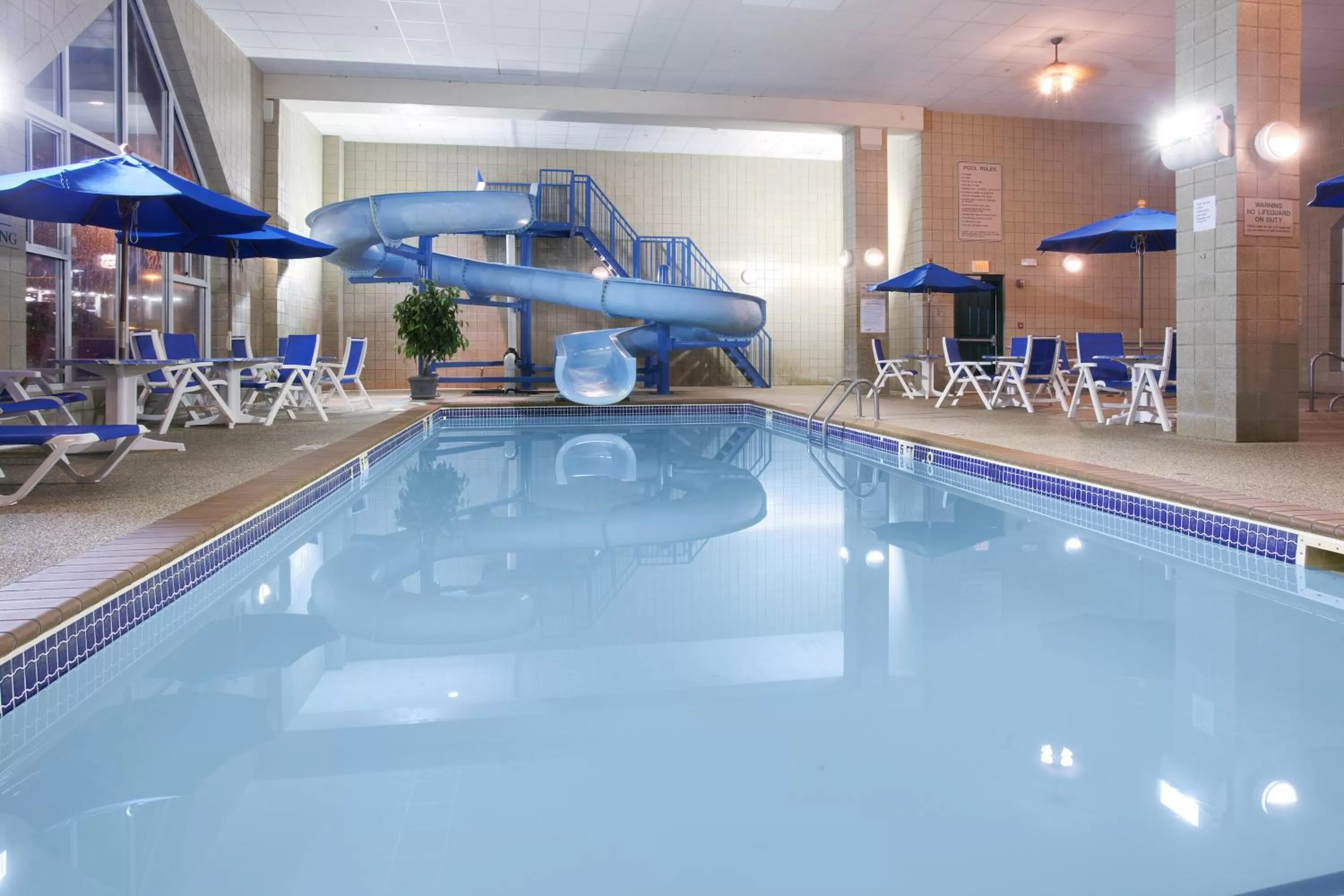 Swimming pool in Country Inn & Suites by Radisson, Rapid City, SD