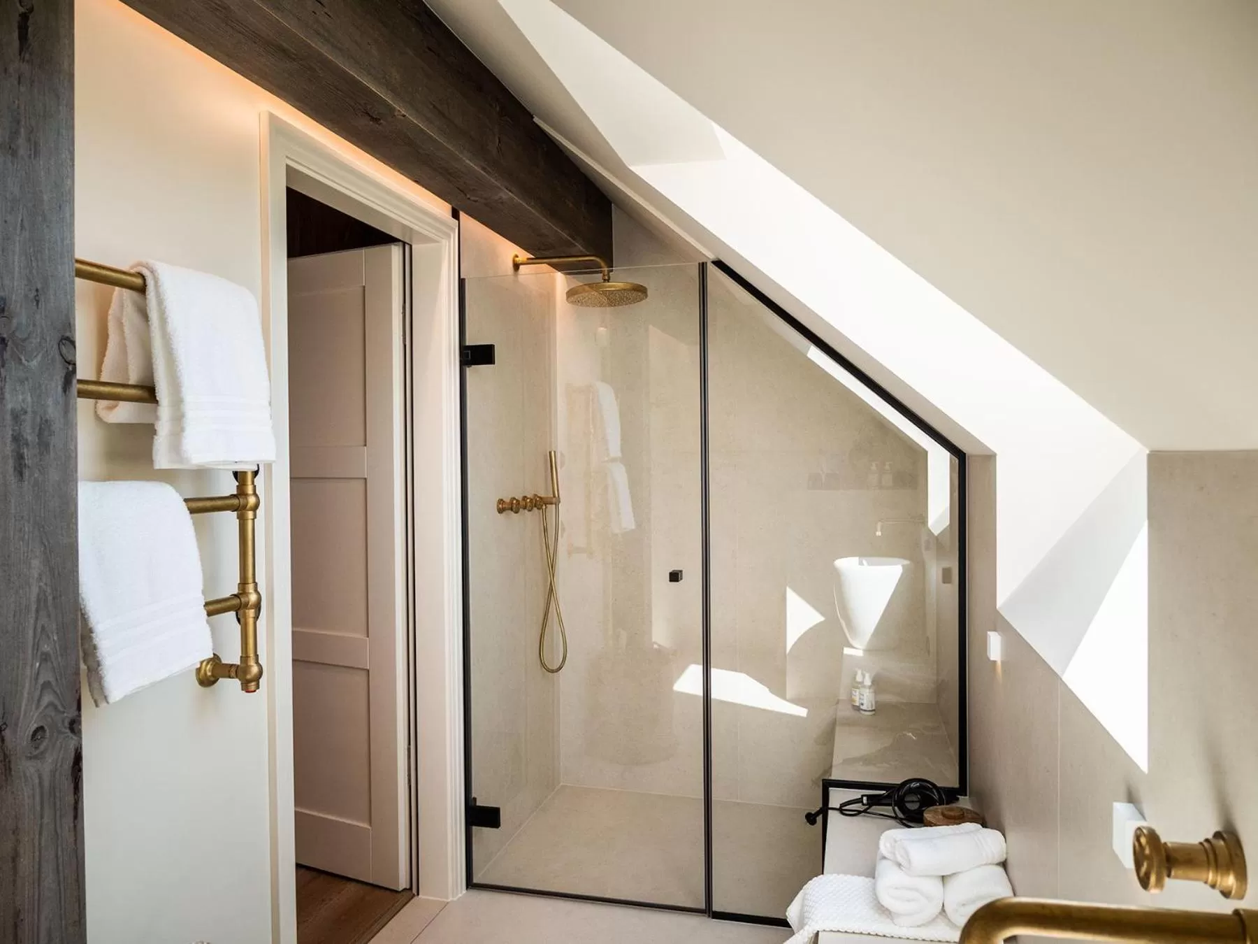 Shower, Bathroom in Alpenloge Hotel