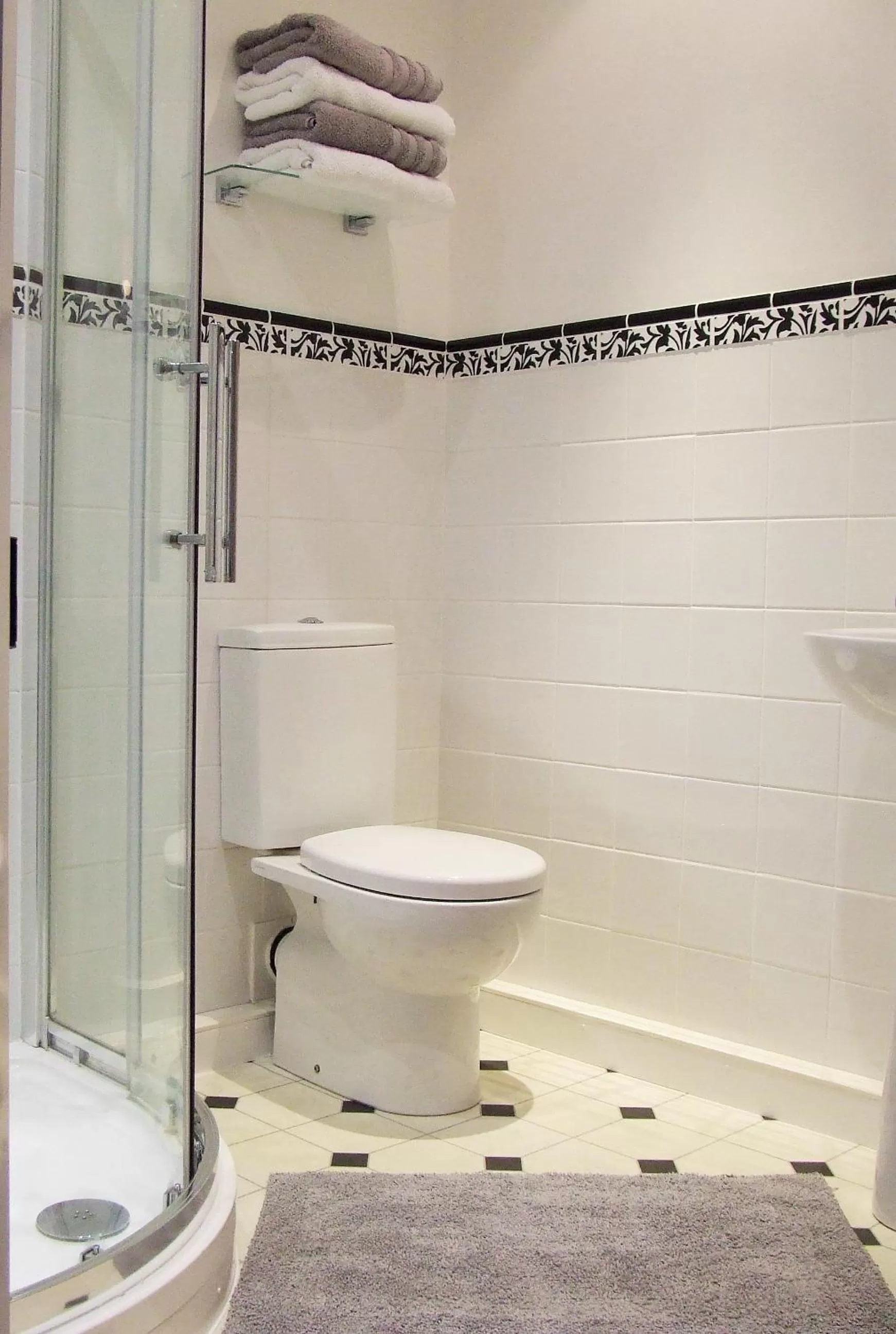 Bathroom in Lobhill Farmhouse Bed and Breakfast and Self Catering Accommodation