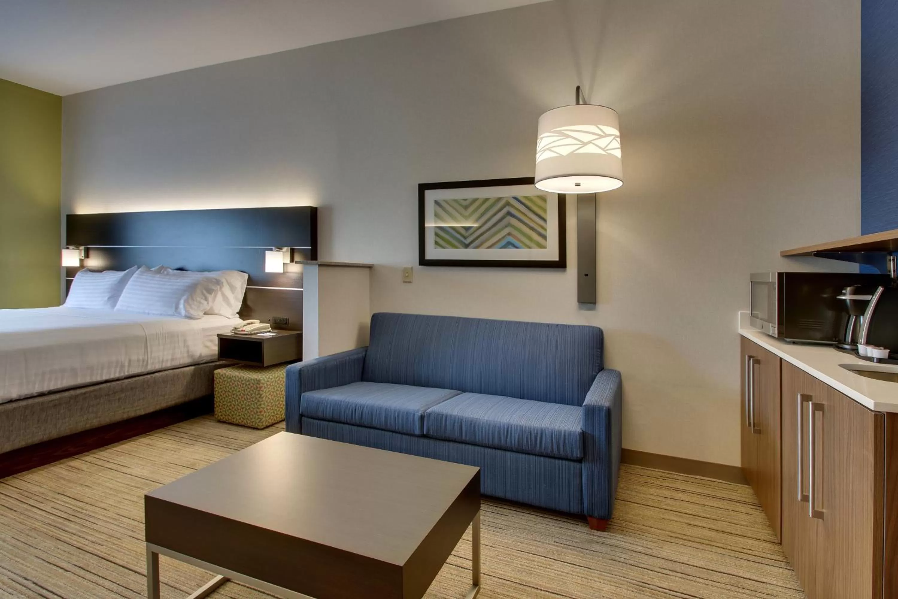 Photo of the whole room, Bed in Holiday Inn Express Hotel & Suites Morris by IHG