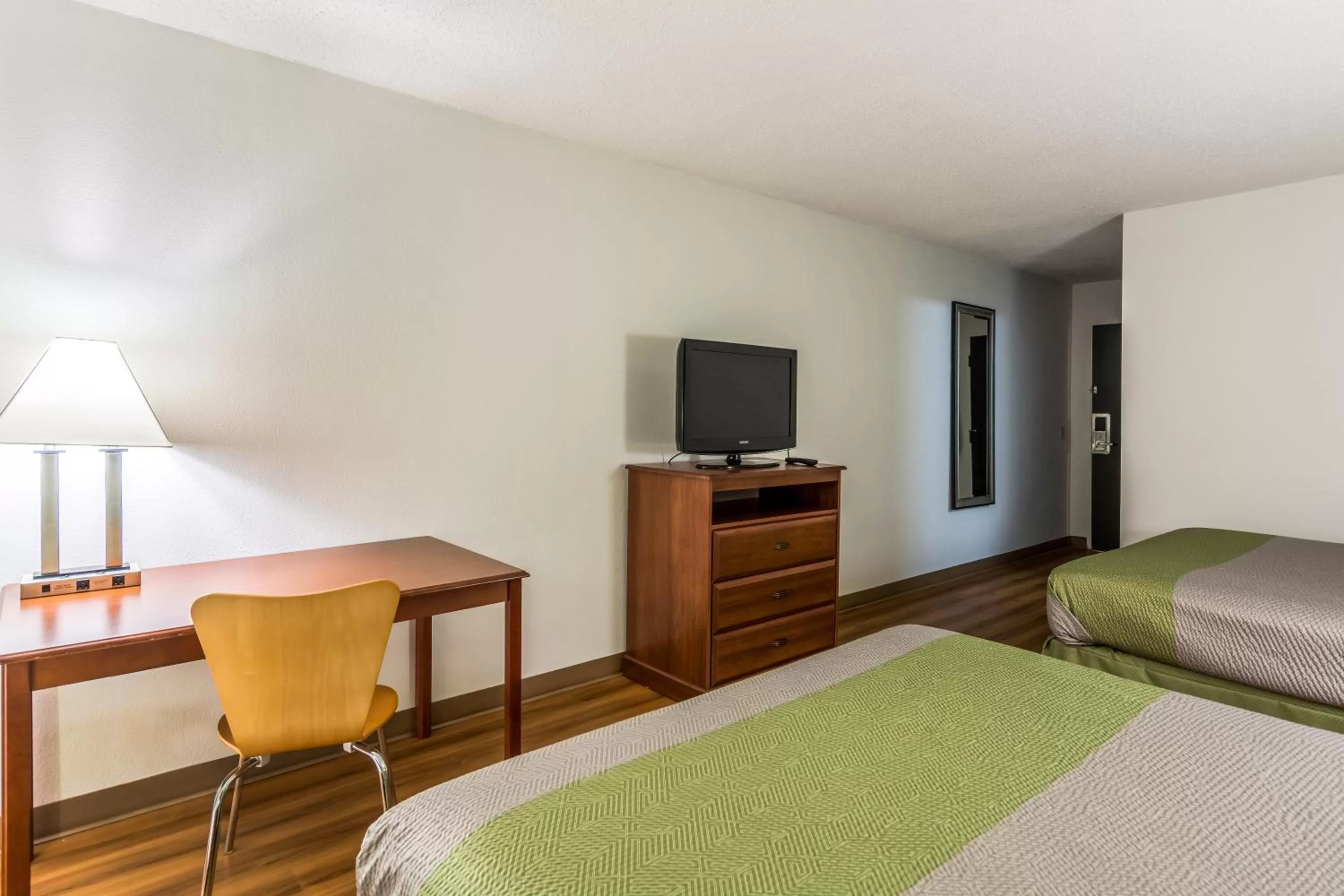 Bedroom, Bed in Motel 6-Petersburg, VA - Fort Lee