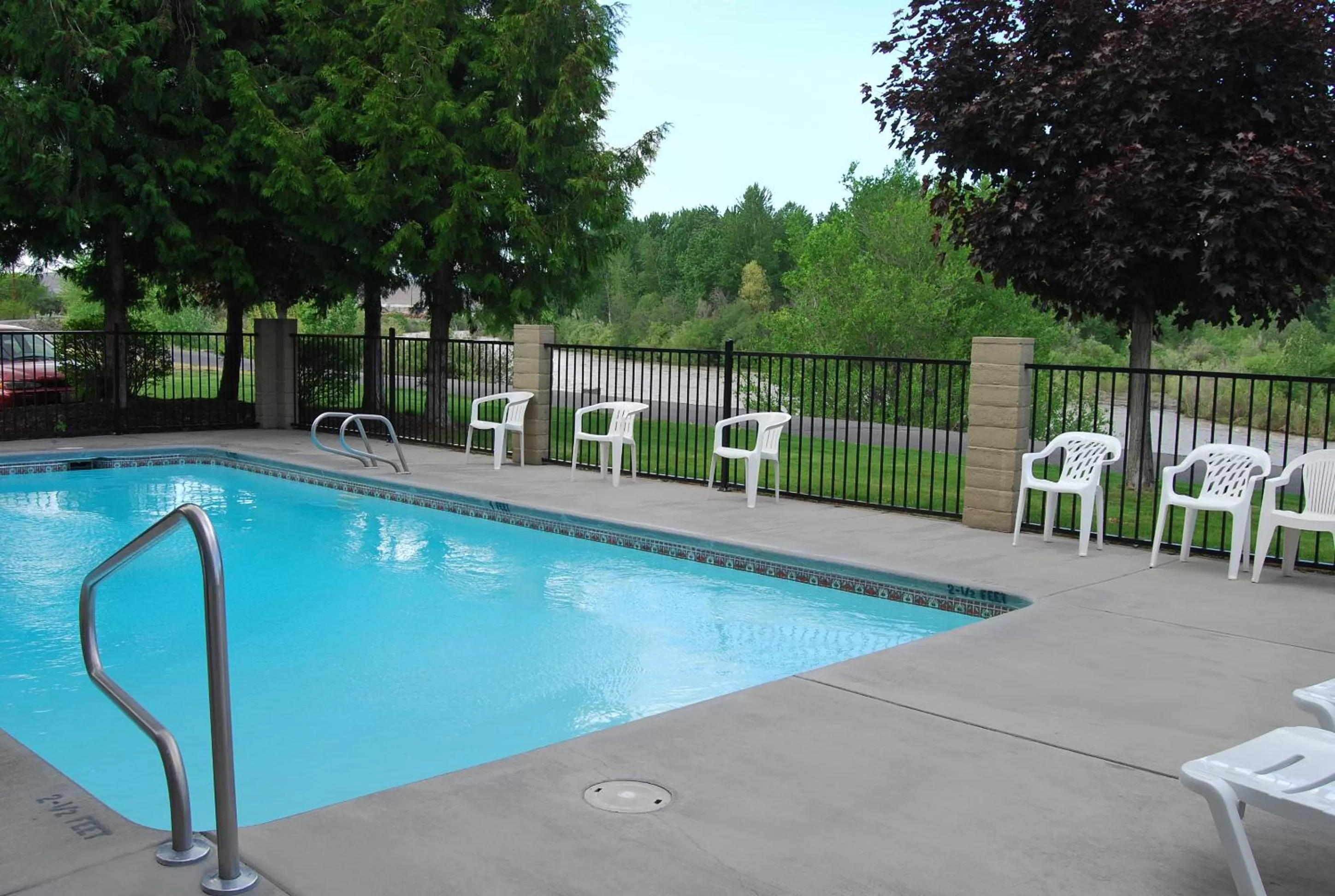 Swimming pool in Baymont by Wyndham Yakima Riverfront