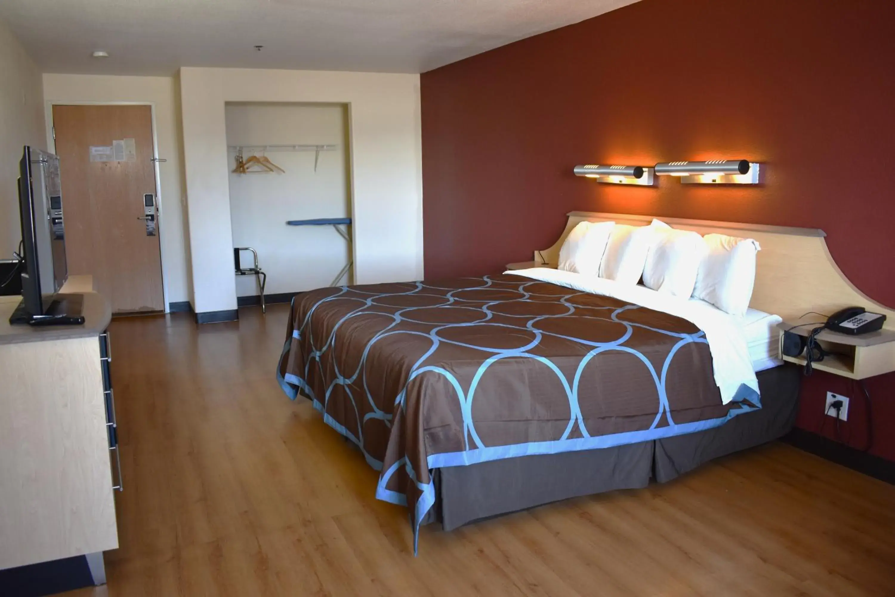 King Room - Non-Smoking in Super 8 by Wyndham New Braunfels I-35 King Room - Non-Smoking in Super 8 by Wyndham New Braunfels I-35