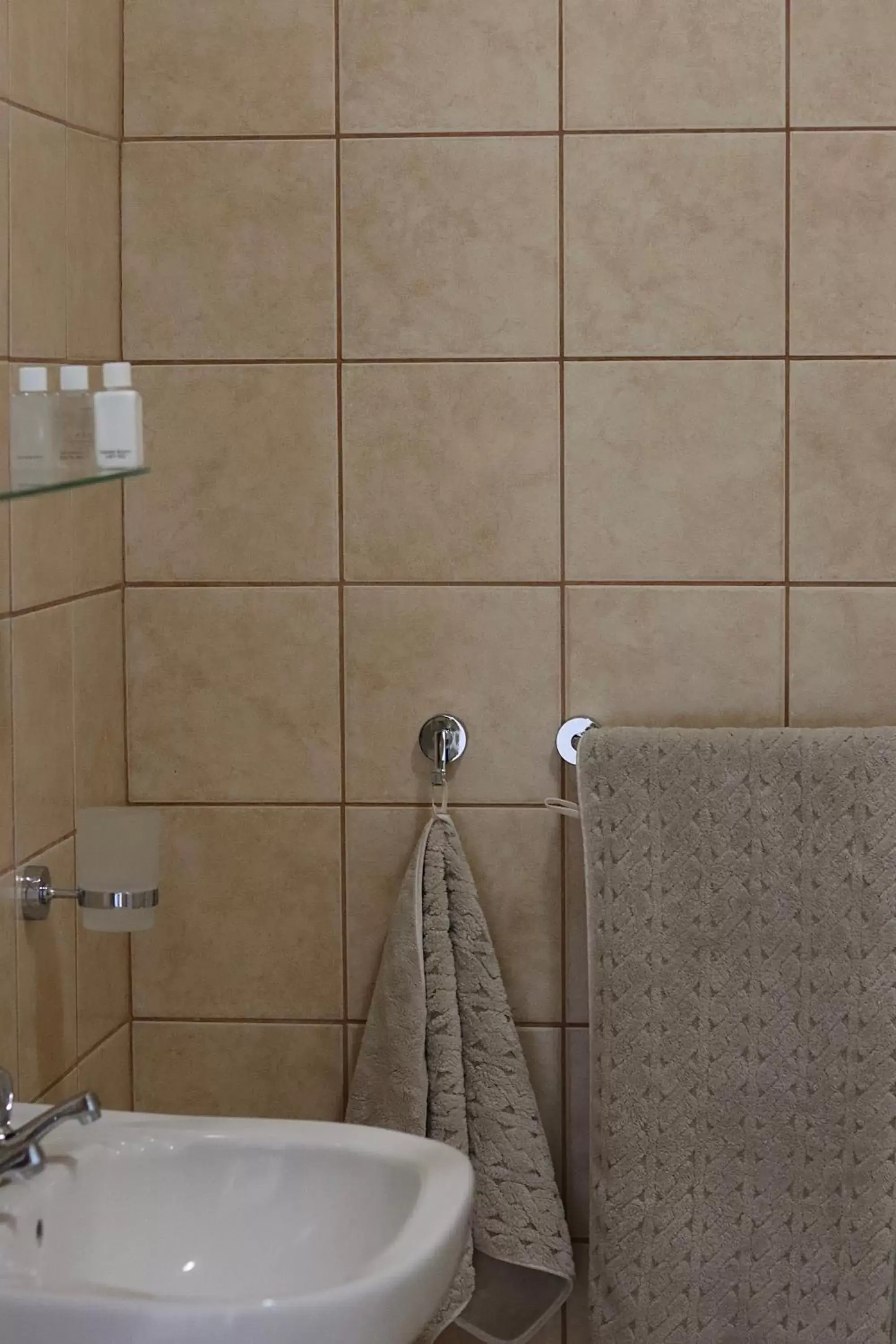 Double Room with Private Bathroom in iKhaya A Home Double Room with Private Bathroom in iKhaya A Home