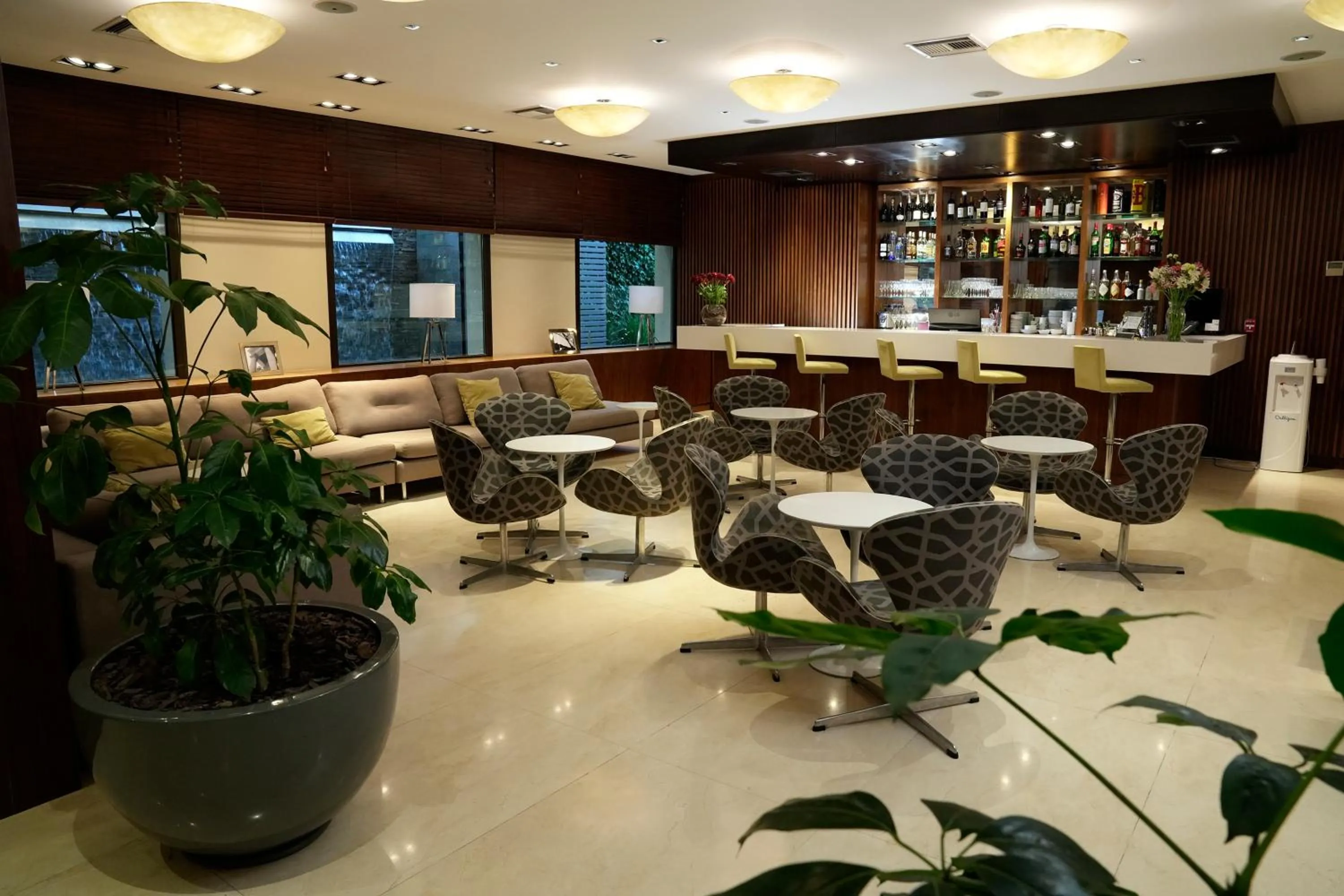 Restaurant/places to eat in Hotel Metropolitano Supara