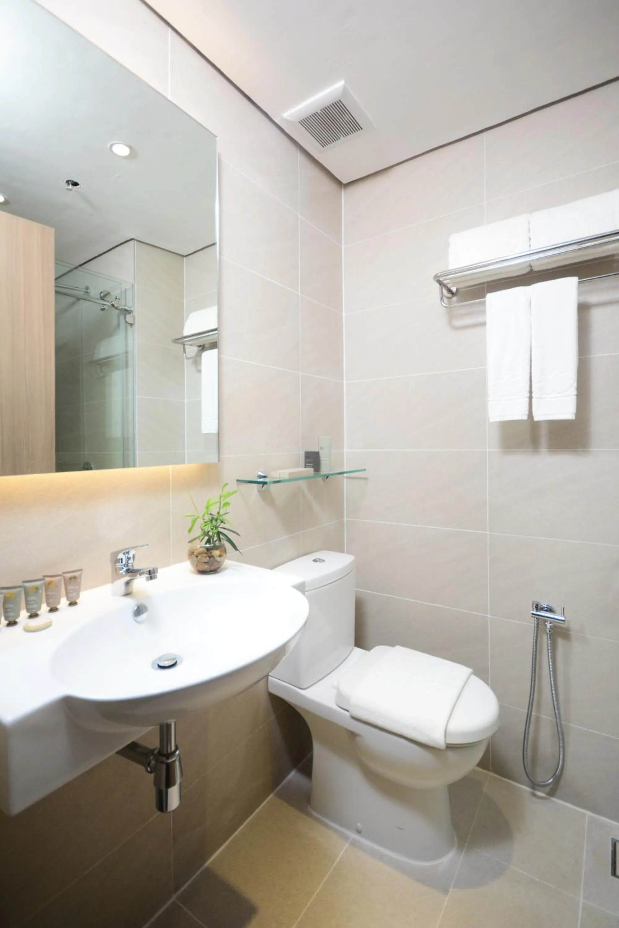 Toilet in Blue Lotus Hotel