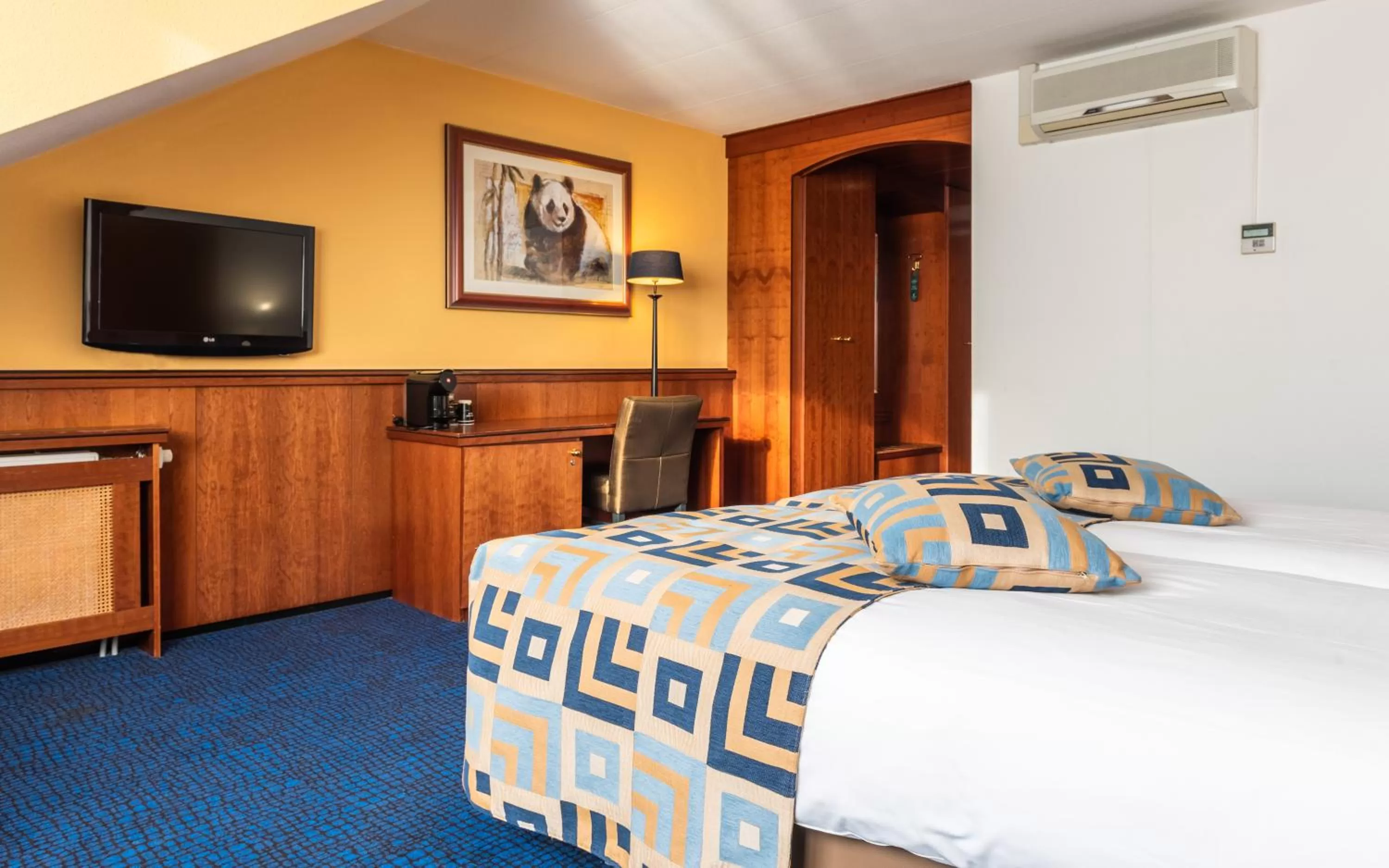 Bed in Van der Valk Hotel Emmen