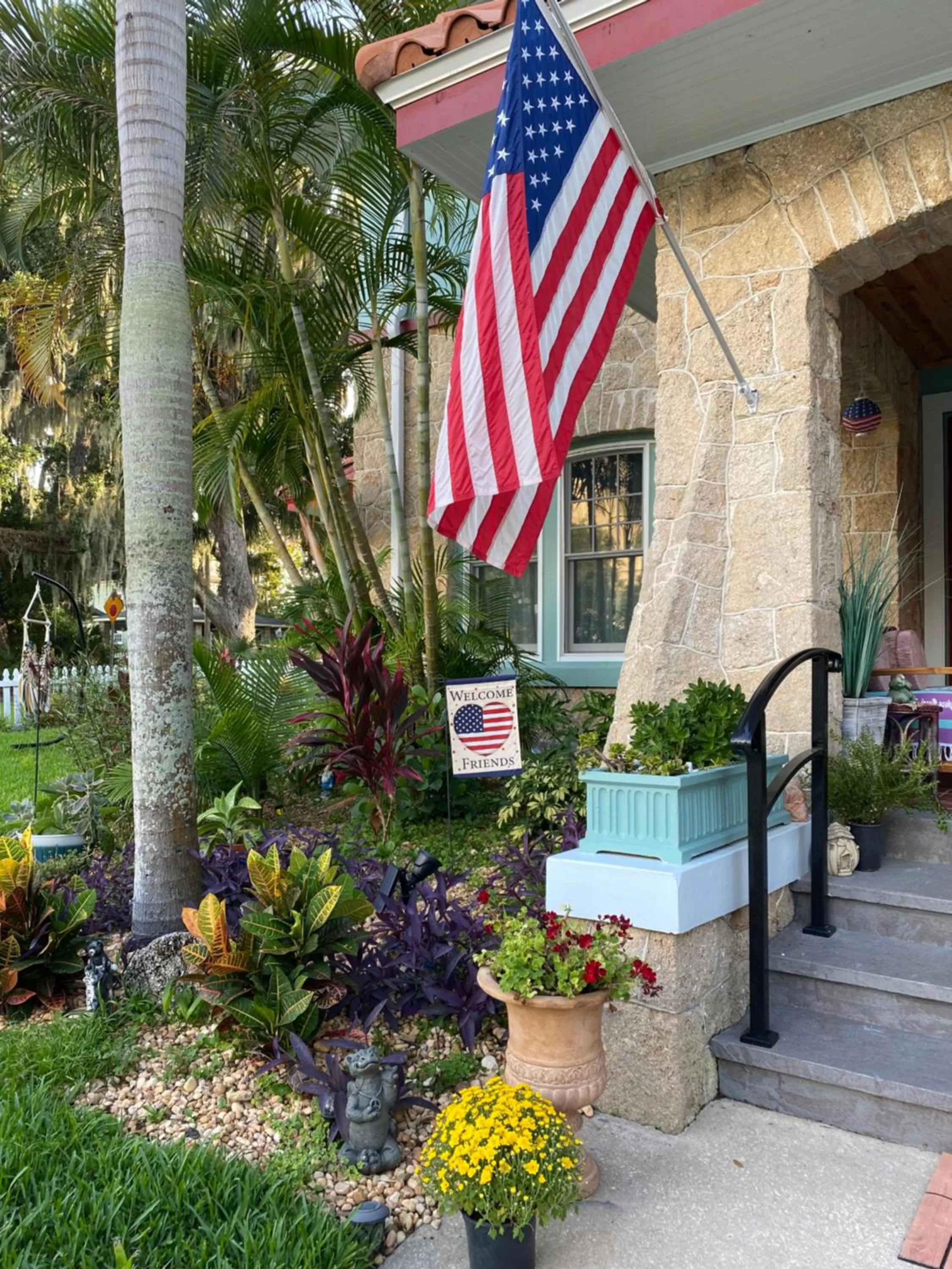 Facade/entrance in Ms. Maggie's South Country Inn