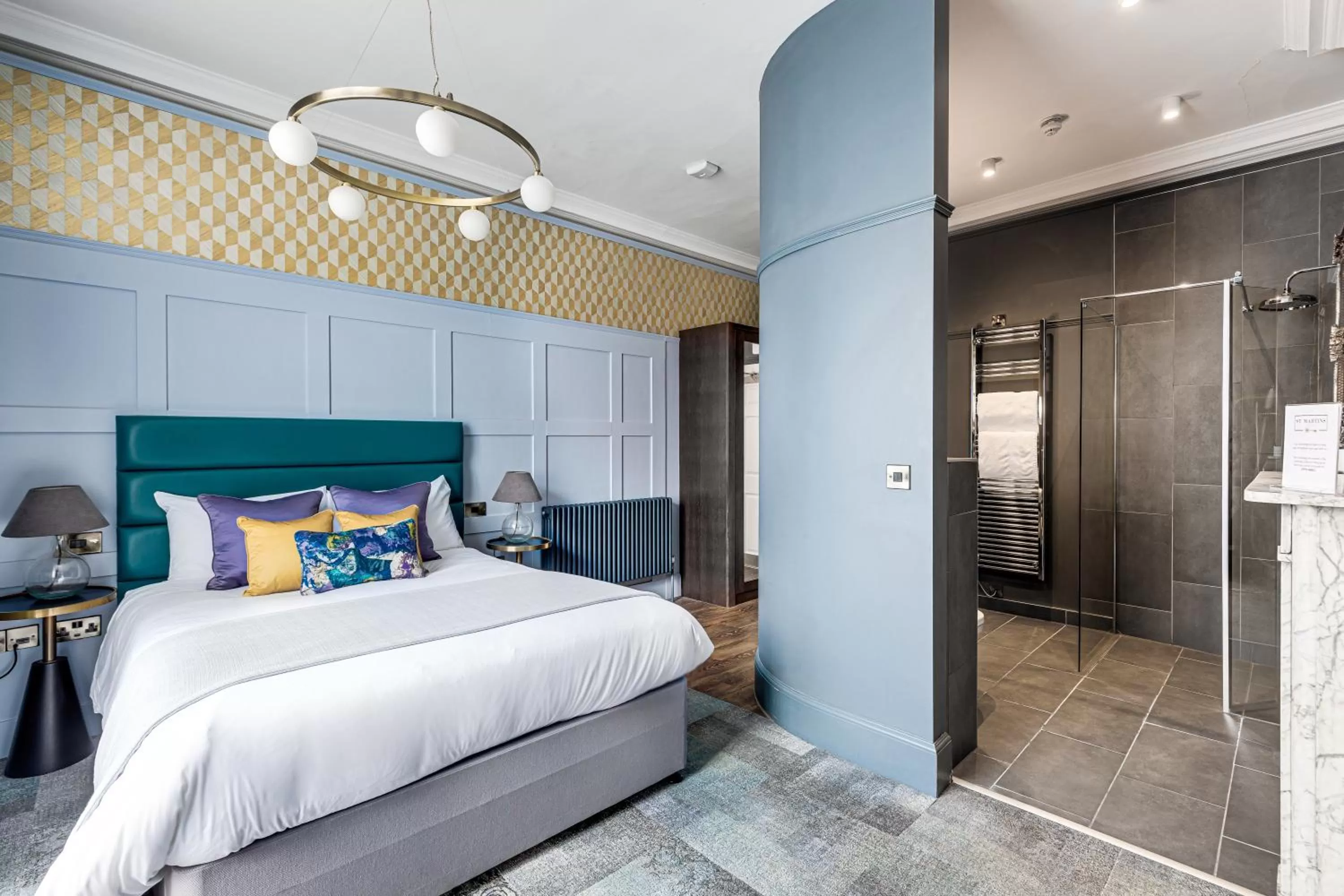 Shower, Bed in St Martins Lodge