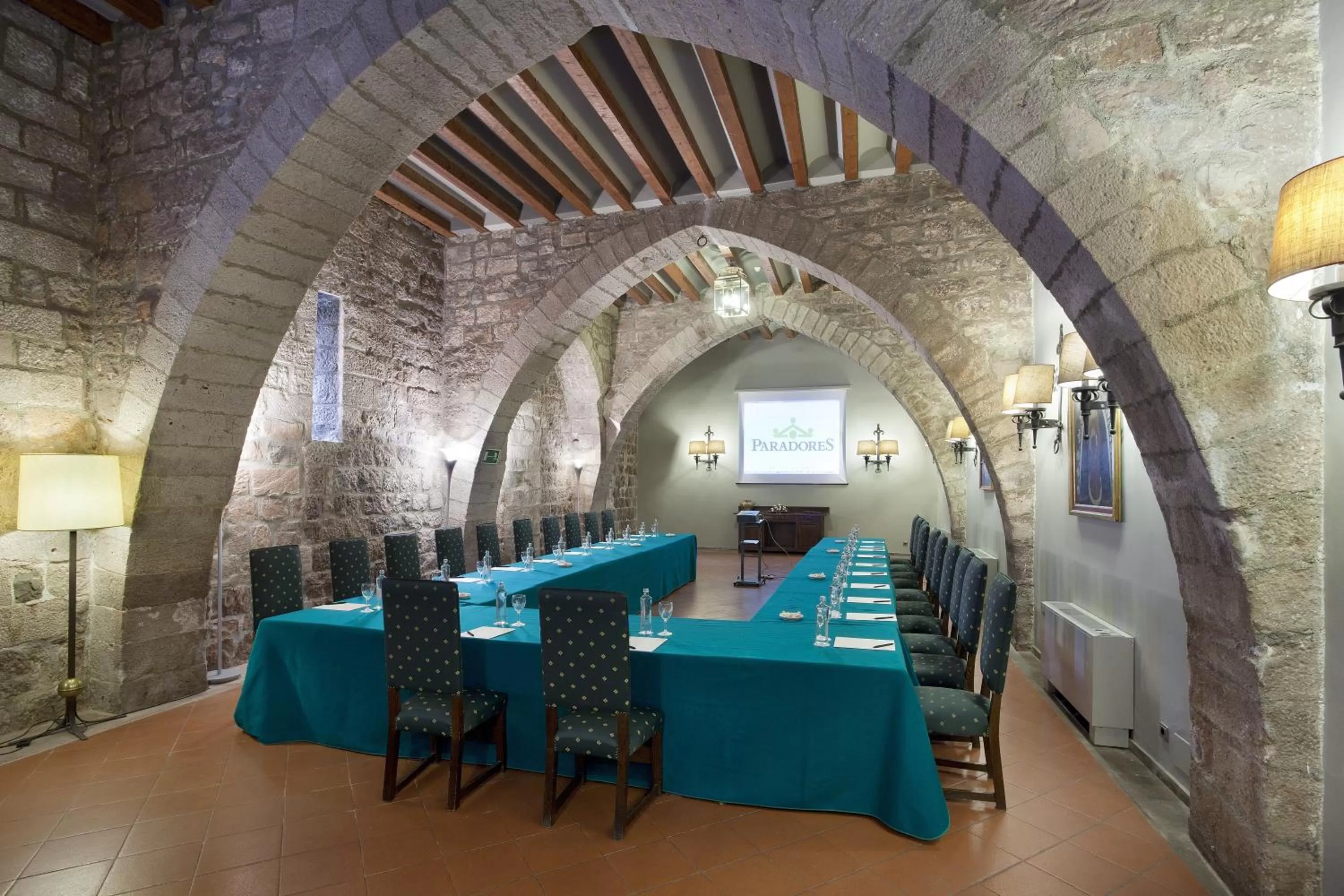 Business facilities in Parador de Cardona