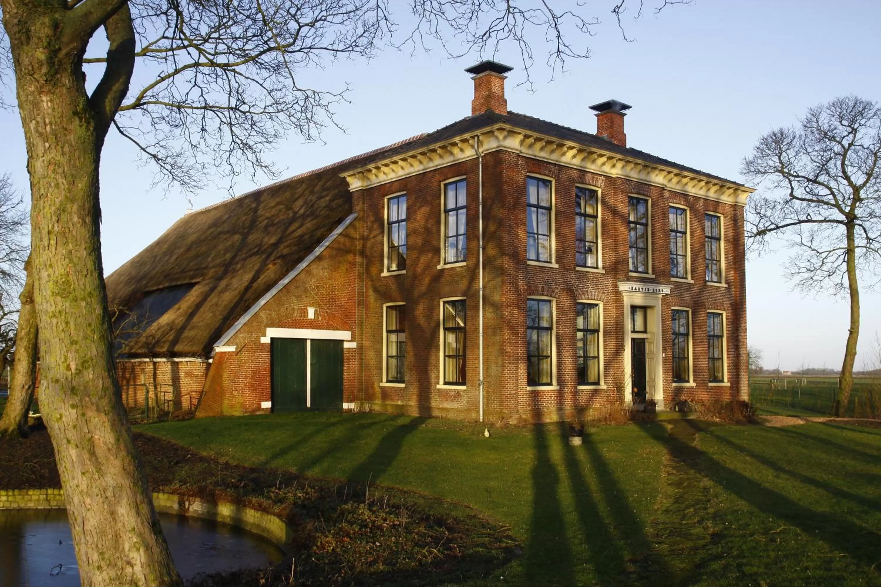 Facade/entrance, Property Building in Bed and Breakfast Batenborg